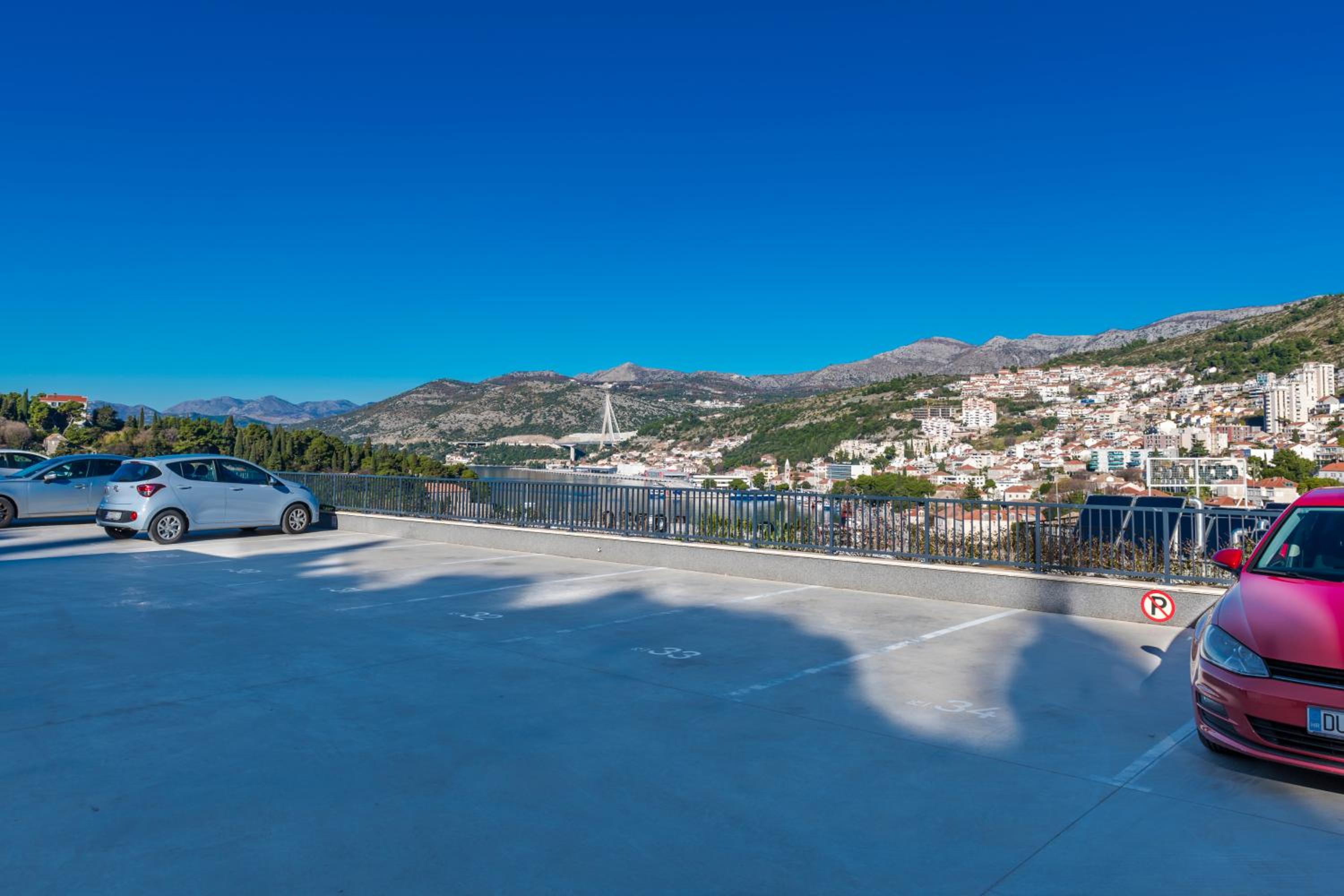 Lupo Gravosa FREE PARKING