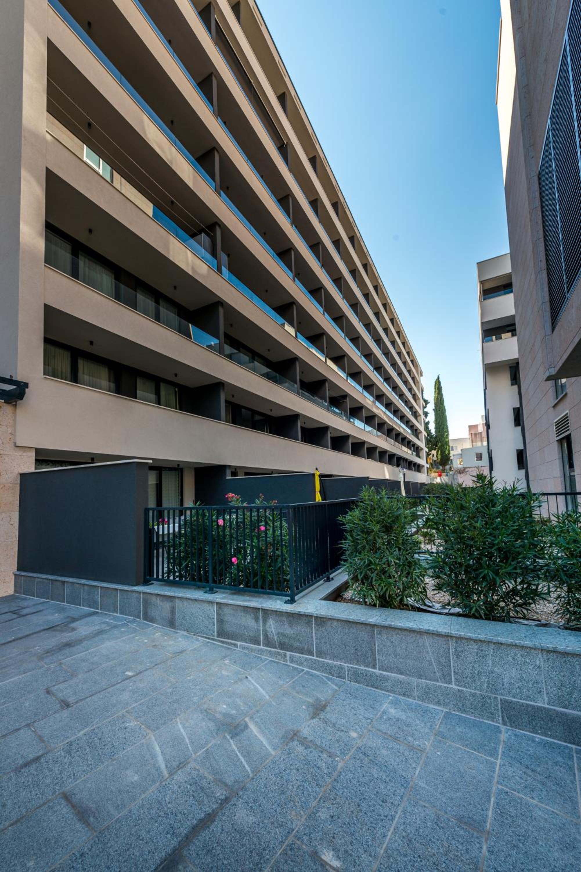 Lupo Gravosa FREE PARKING