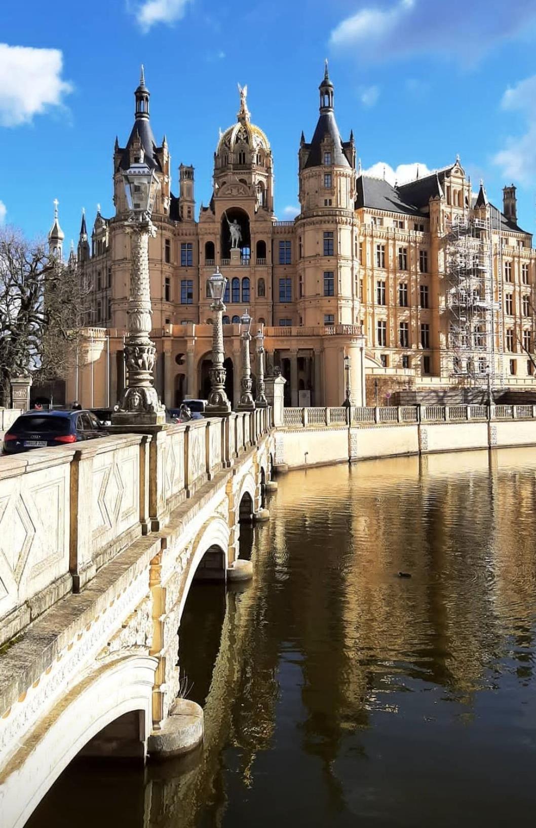 Charmantes, helles City-Apartment - nahe Hafen, Schloss & Altstadt