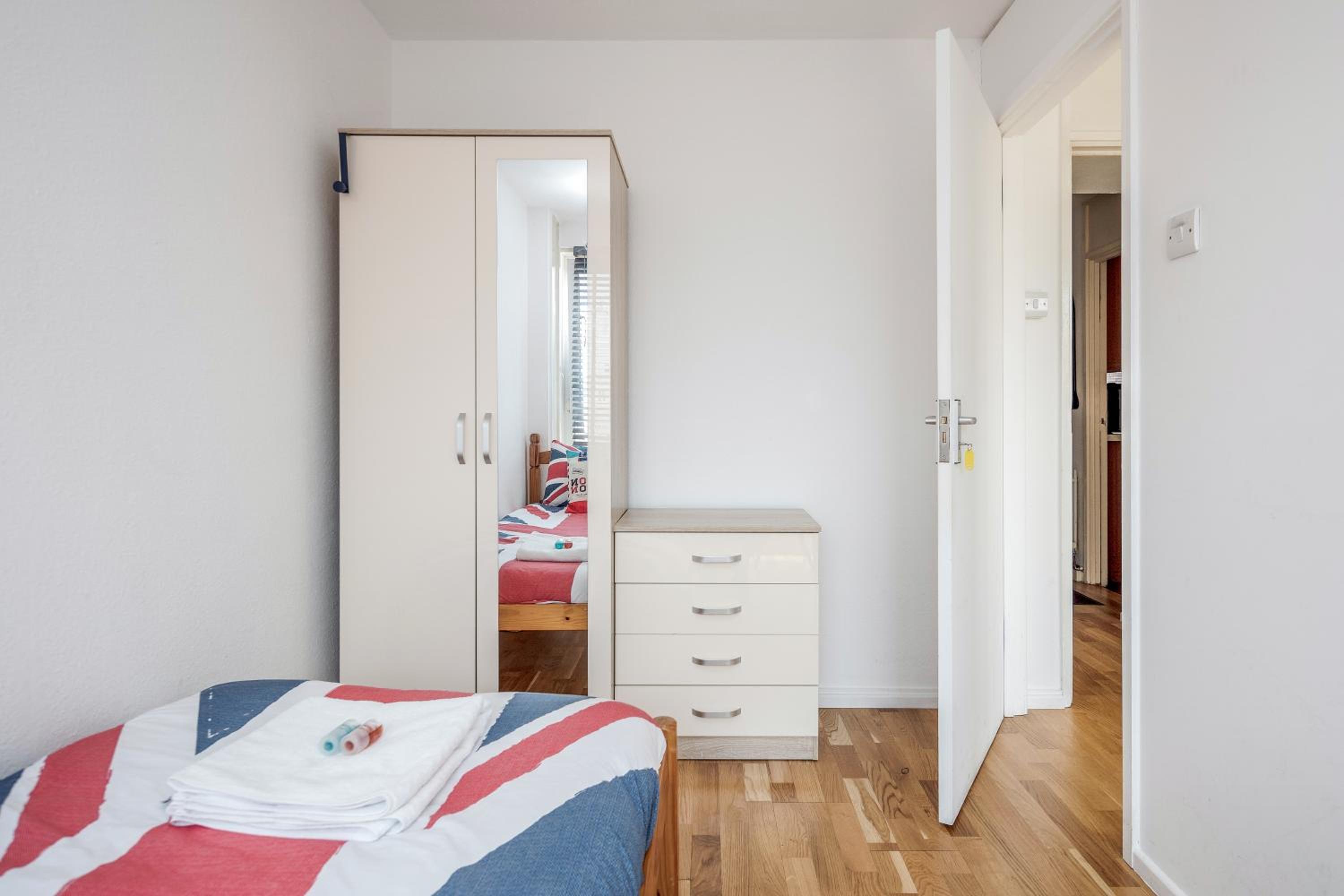 4-bedroom flat near BigBen,Parliament & London Eye
