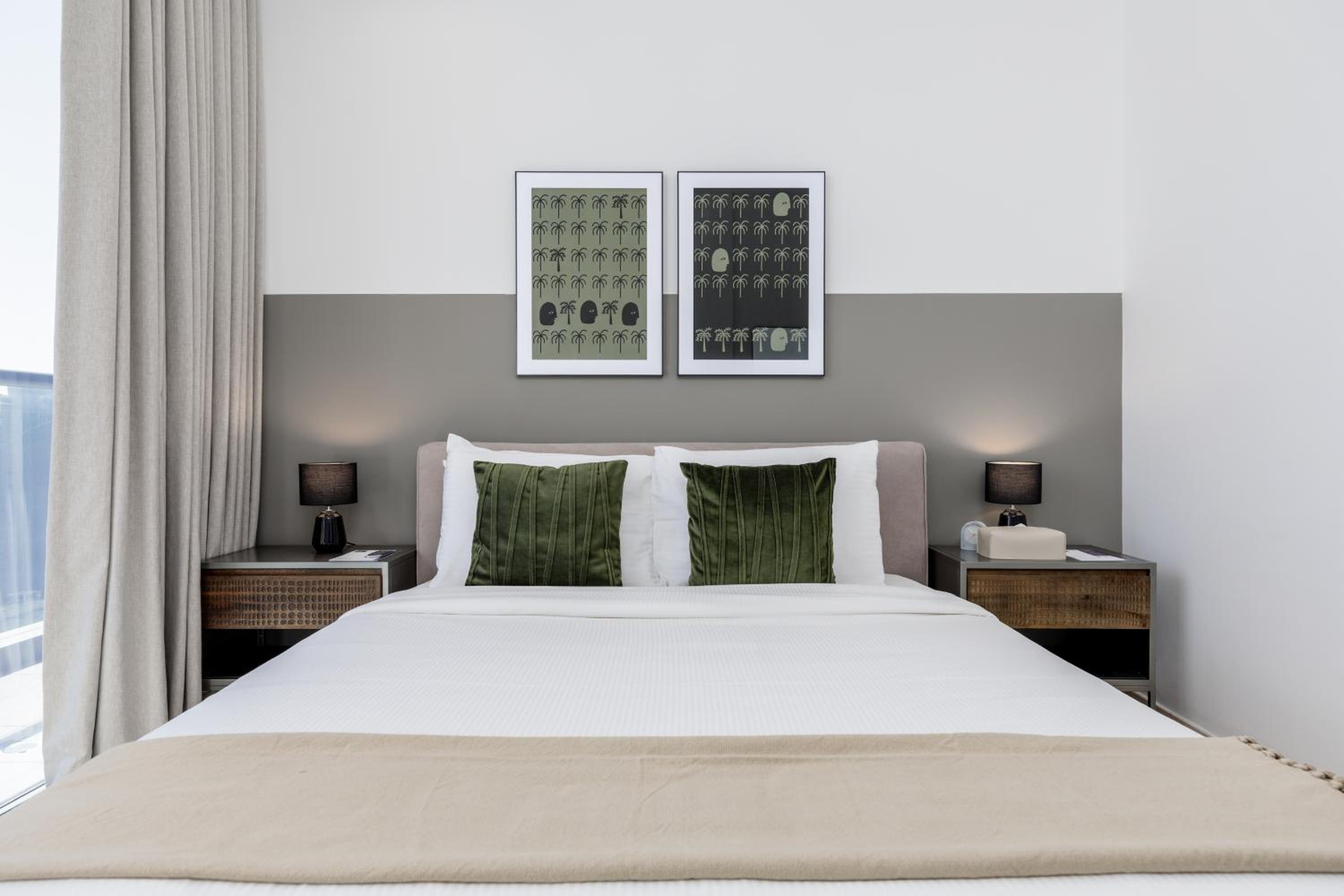 Maison Privee - Classy Urban Retreat with Amazing Dubai Canal Views