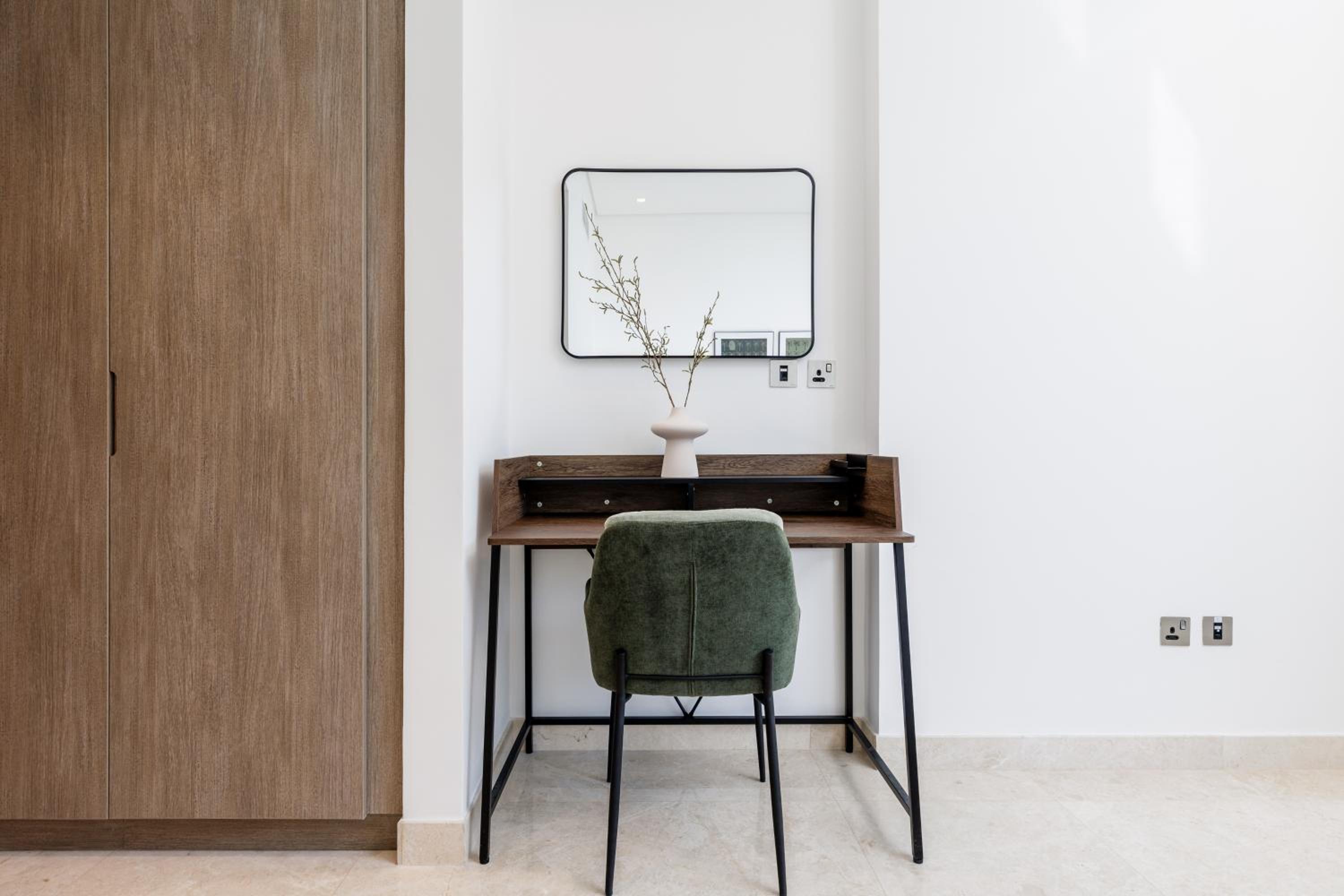 Maison Privee - Classy Urban Retreat with Amazing Dubai Canal Views