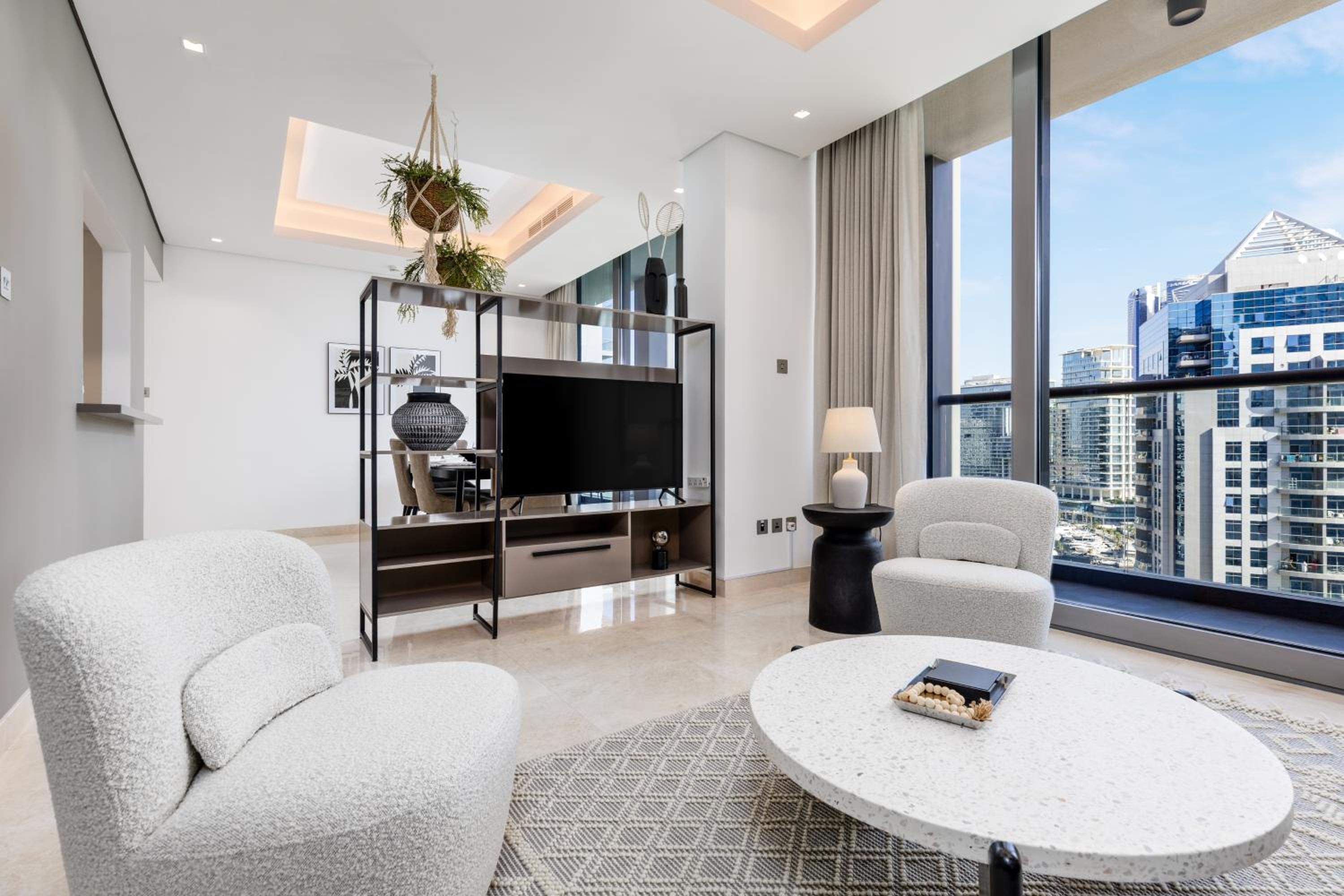 Maison Privee - Classy Urban Retreat with Amazing Dubai Canal Views