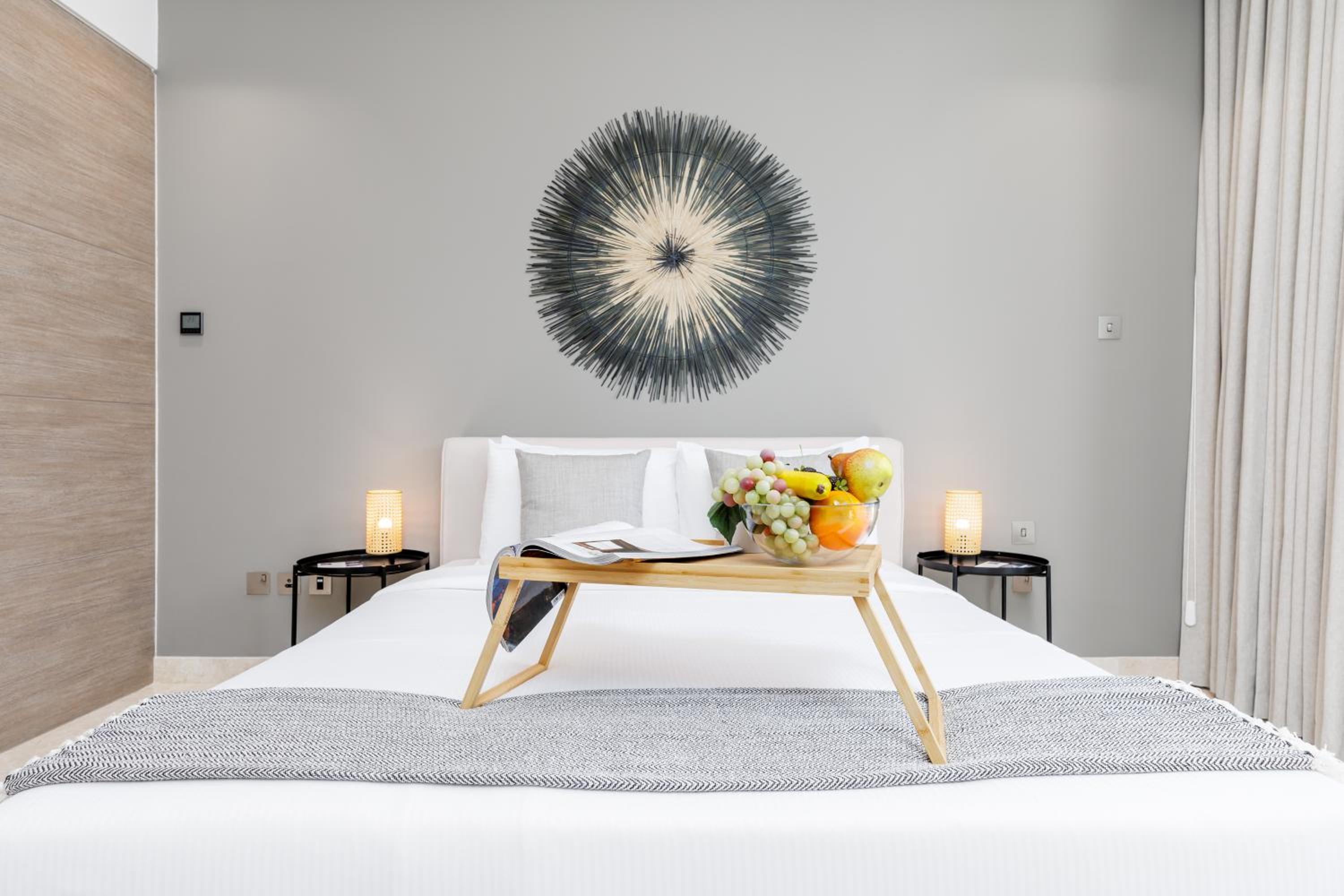 Maison Privee - Classy Urban Retreat with Amazing Dubai Canal Views
