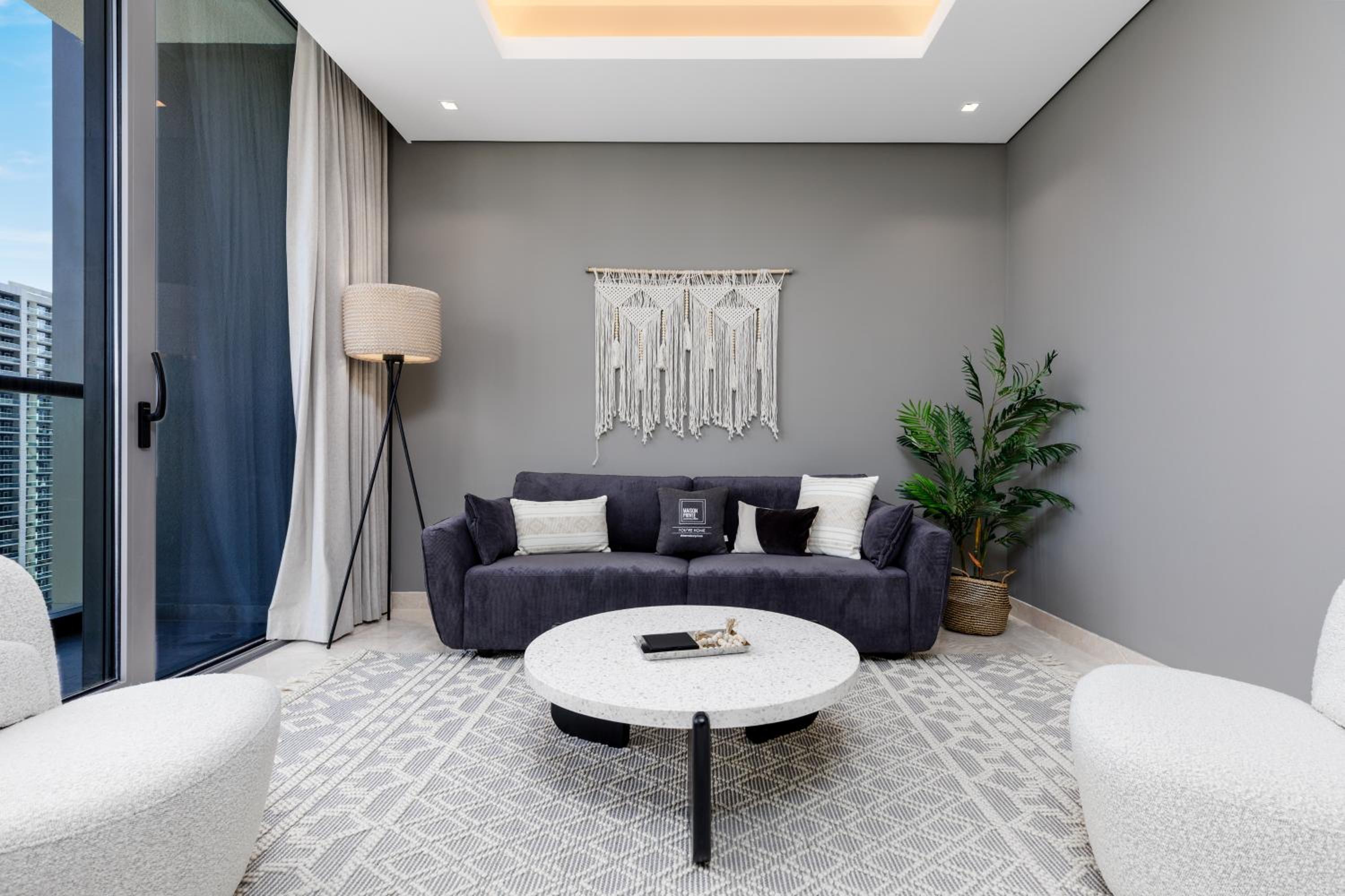 Maison Privee - Classy Urban Retreat with Amazing Dubai Canal Views
