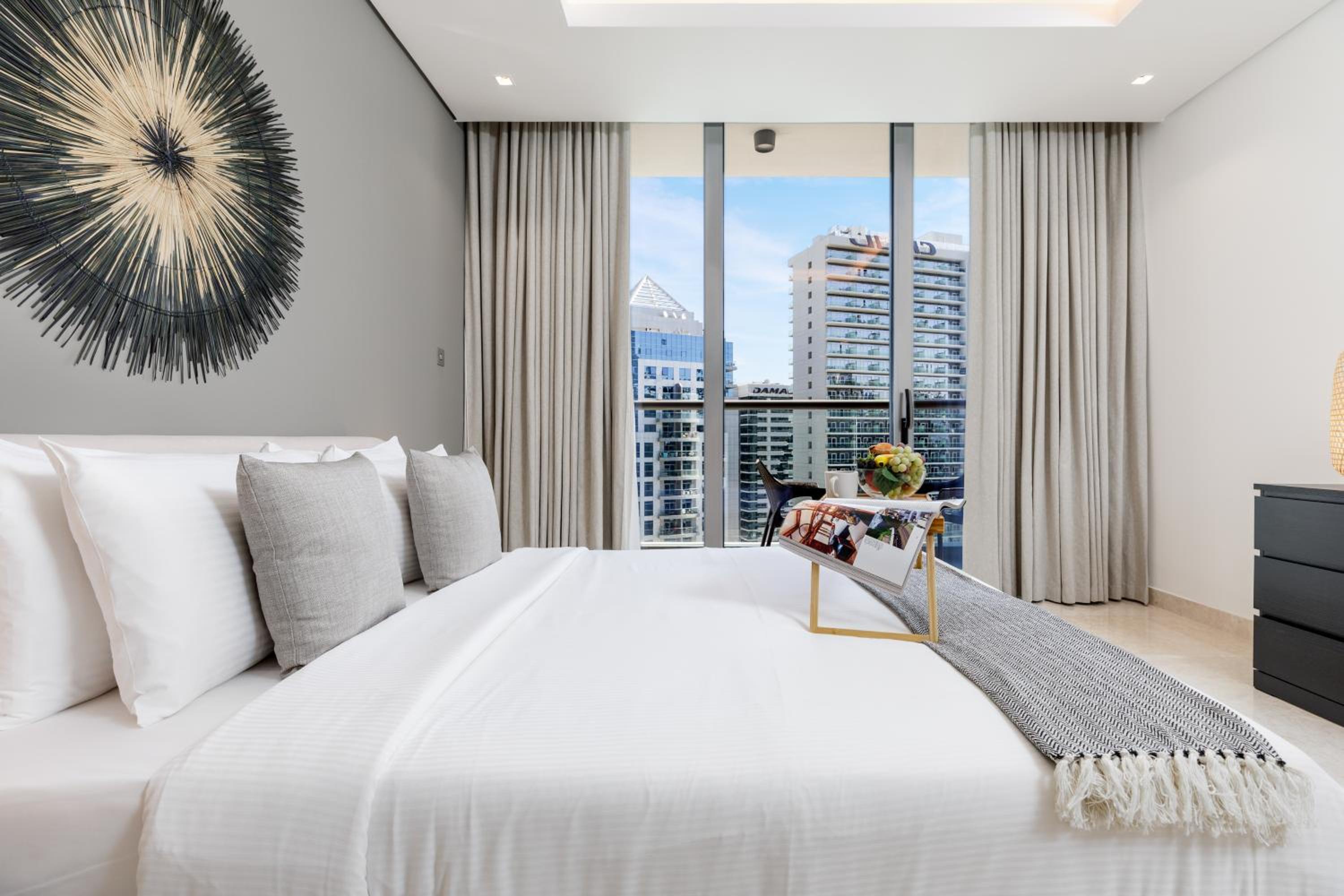 Maison Privee - Classy Urban Retreat with Amazing Dubai Canal Views
