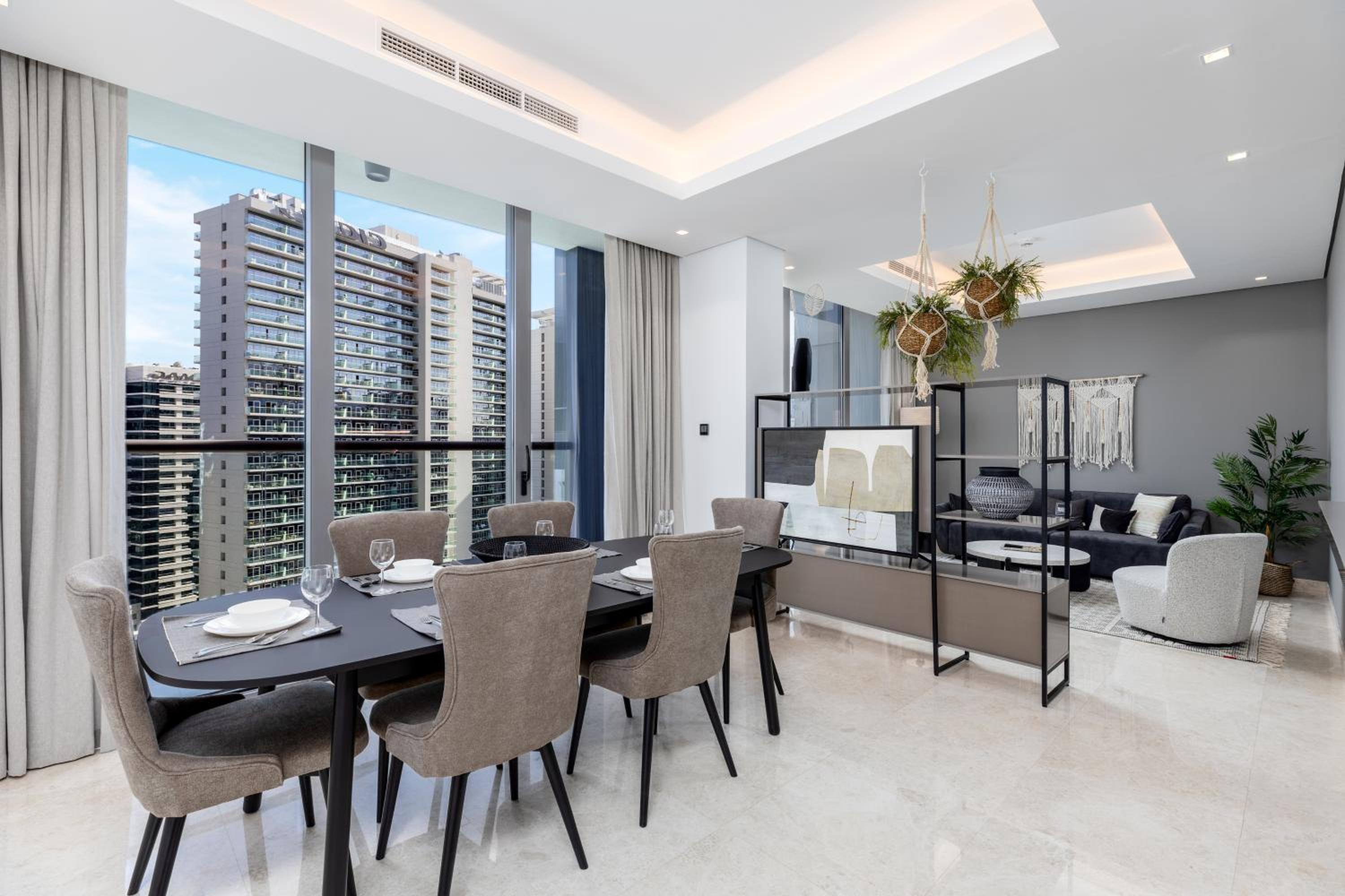 Maison Privee - Classy Urban Retreat with Amazing Dubai Canal Views