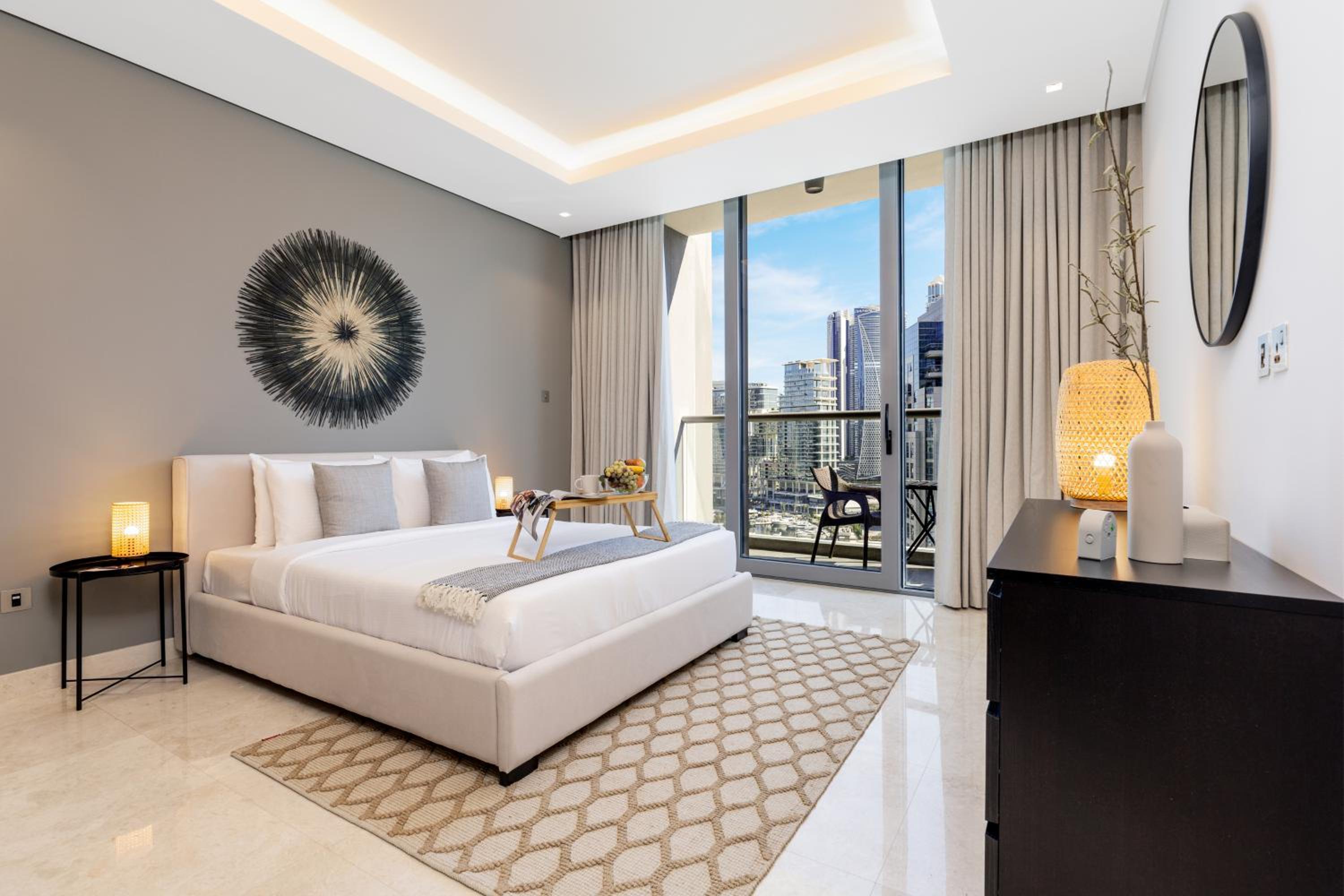Maison Privee - Classy Urban Retreat with Amazing Dubai Canal Views