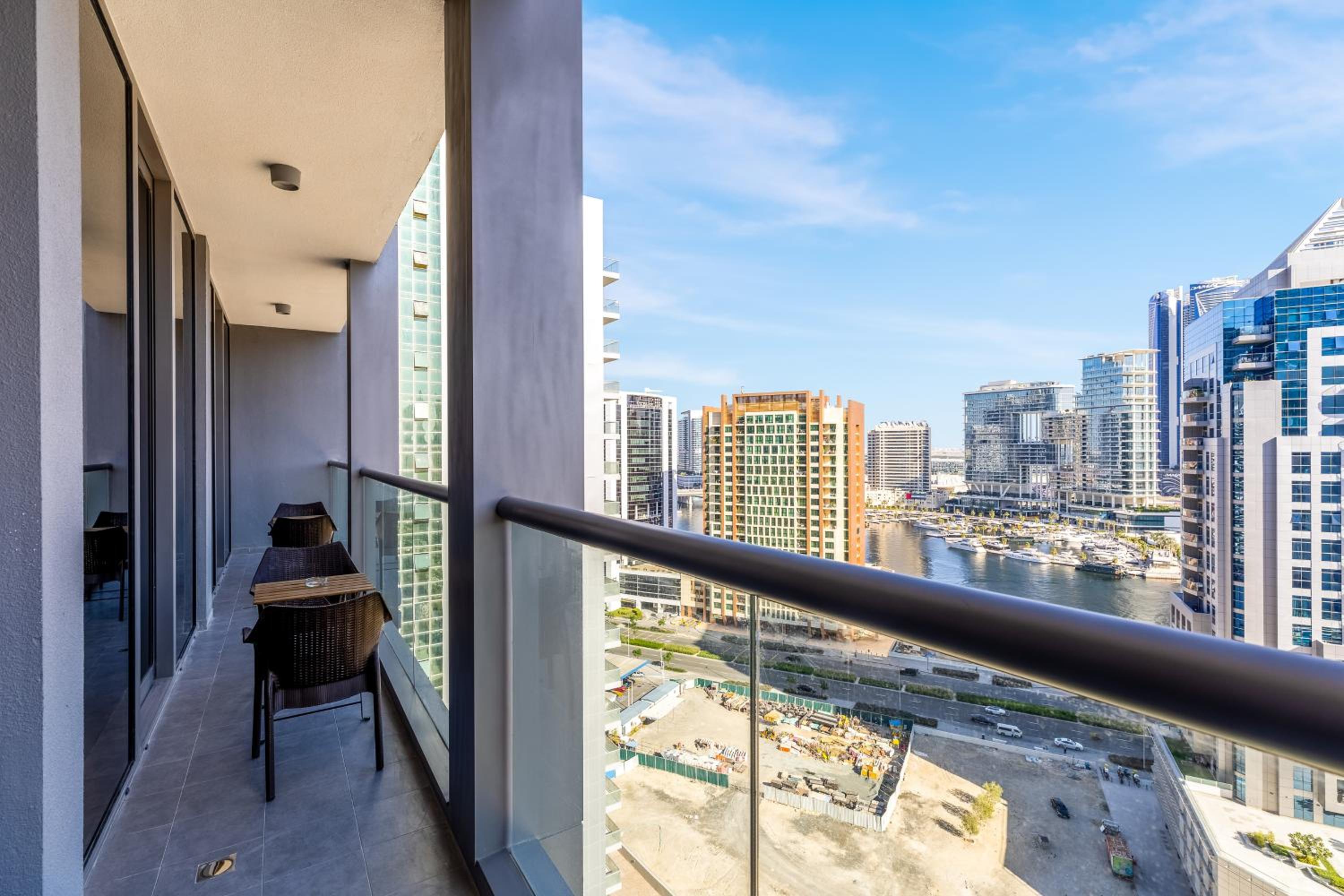 Maison Privee - Classy Urban Retreat with Amazing Dubai Canal Views