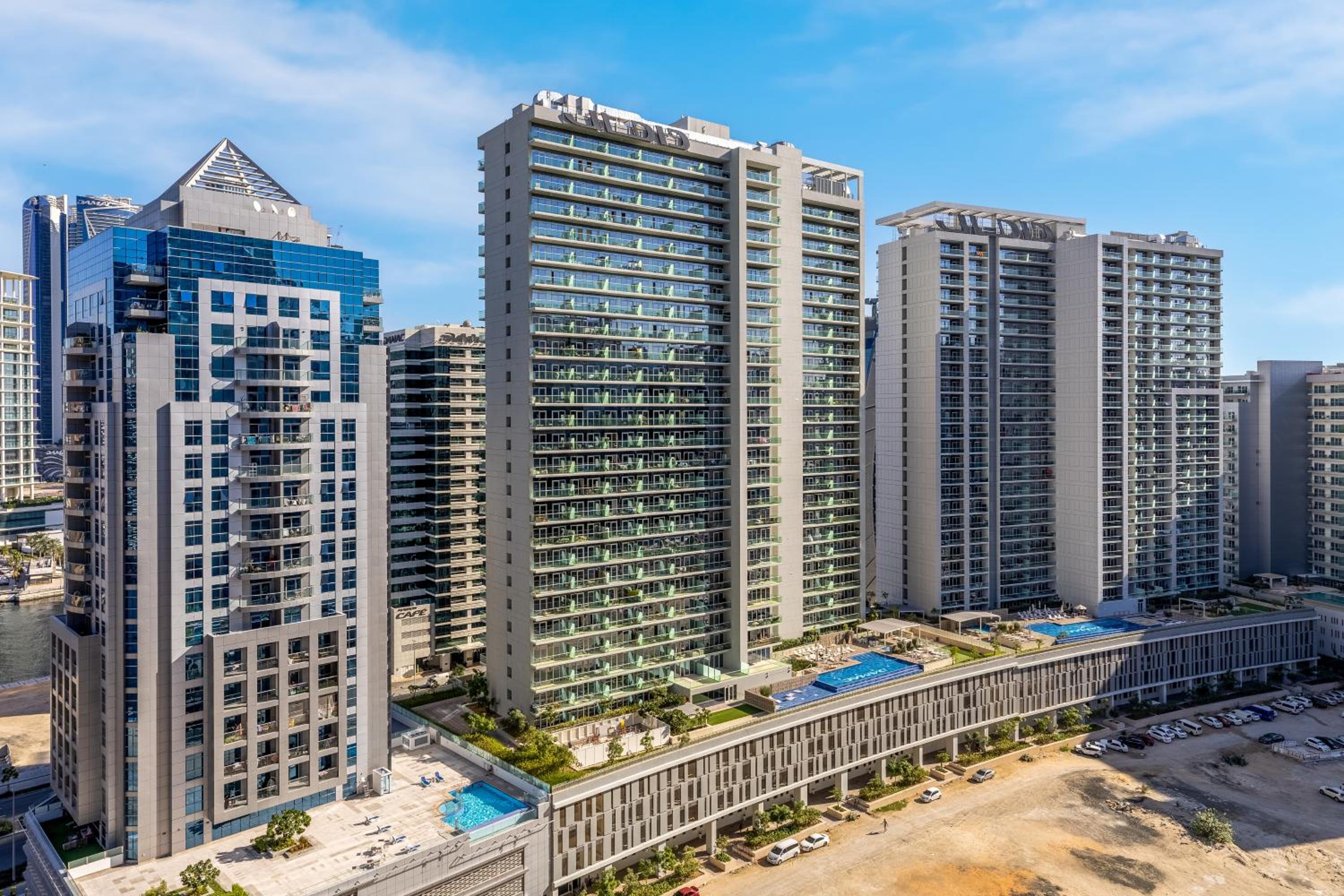 Maison Privee - Classy Urban Retreat with Amazing Dubai Canal Views