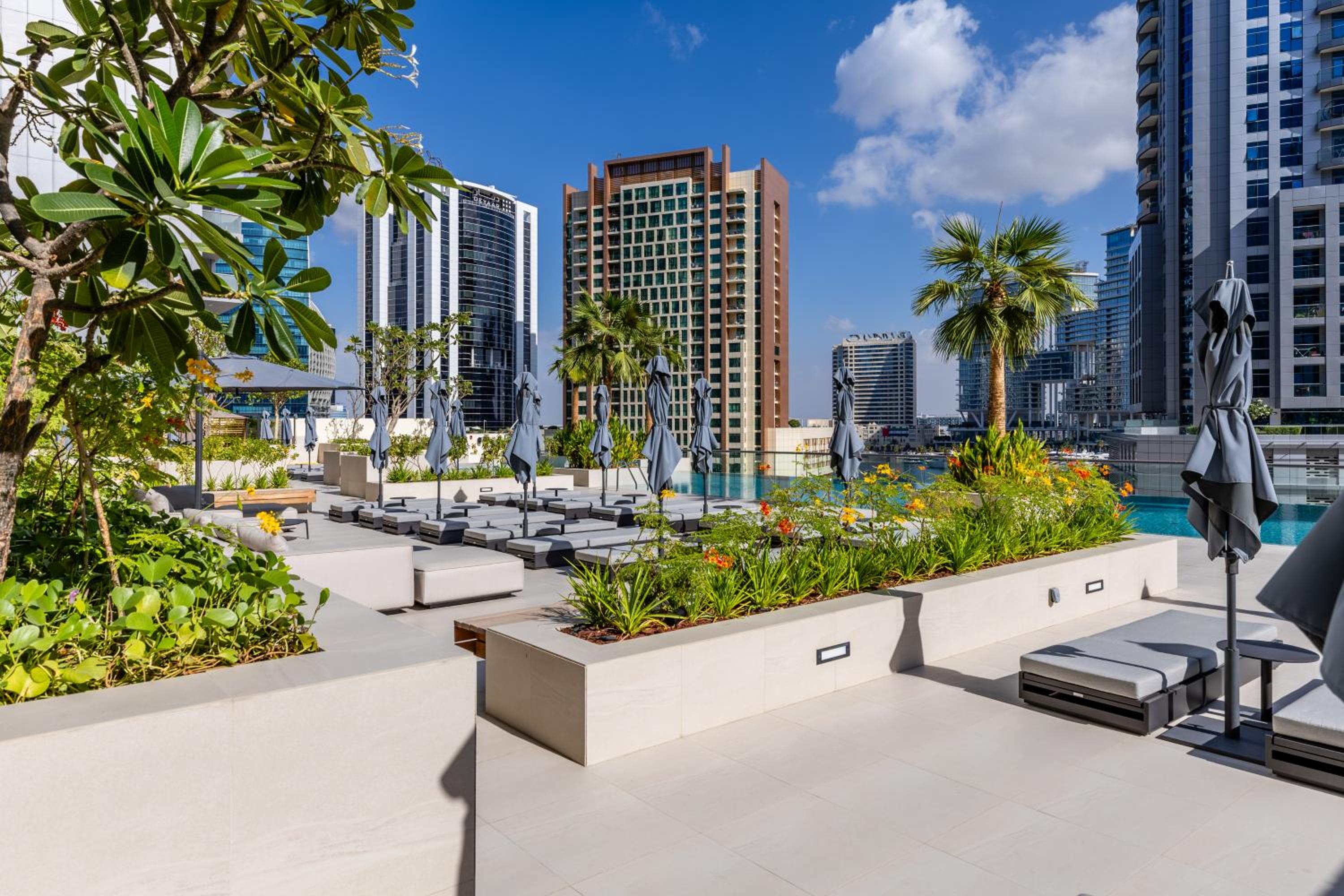 Maison Privee - Classy Urban Retreat with Amazing Dubai Canal Views