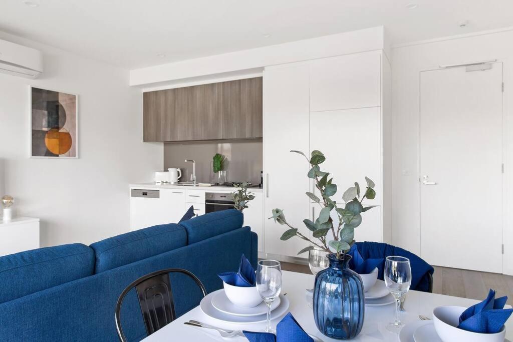 Caulfield Elegance: Chic Abode