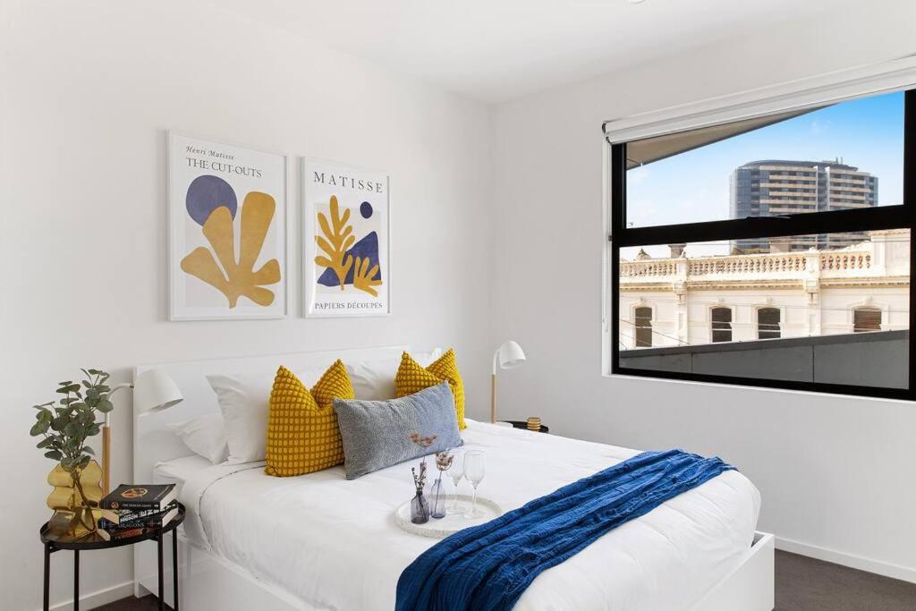 Caulfield Elegance: Chic Abode