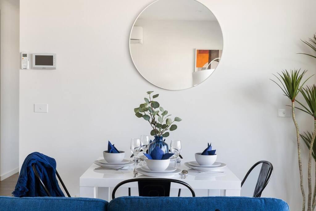 Caulfield Elegance: Chic Abode