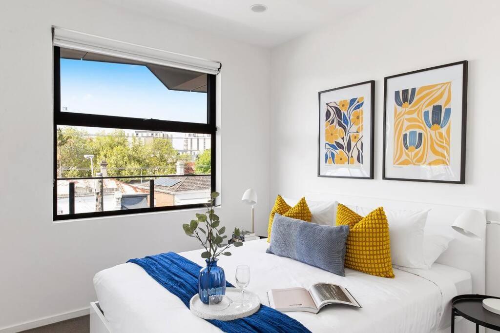 Caulfield Elegance: Chic Abode