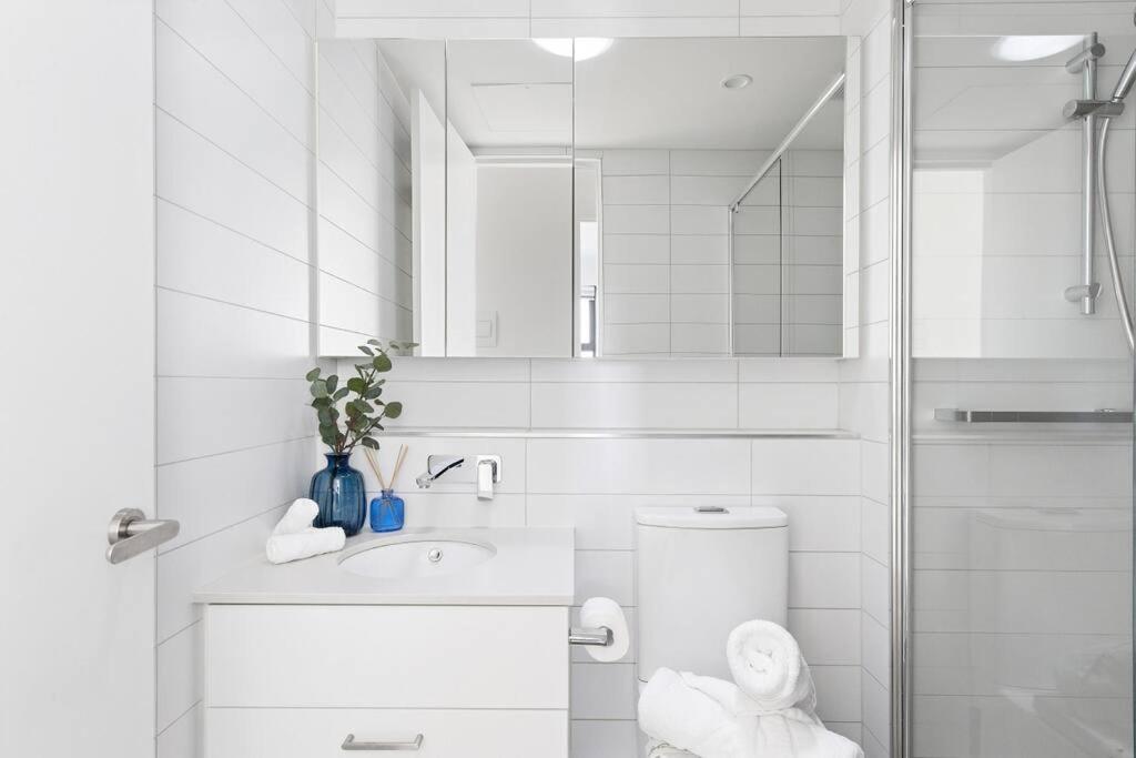 Caulfield Elegance: Chic Abode