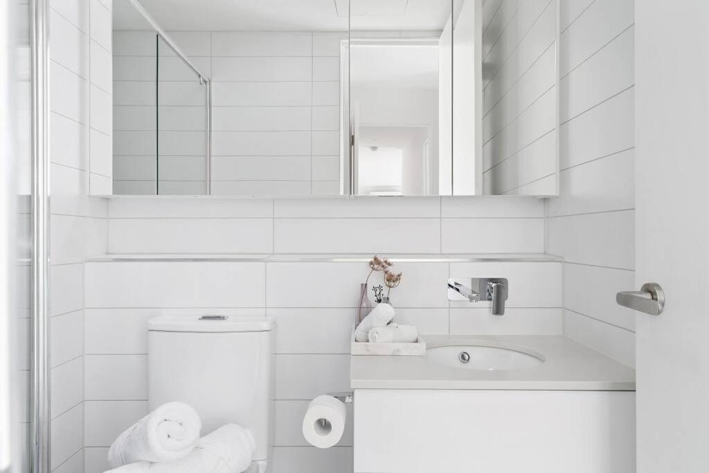 Caulfield Elegance: Chic Abode