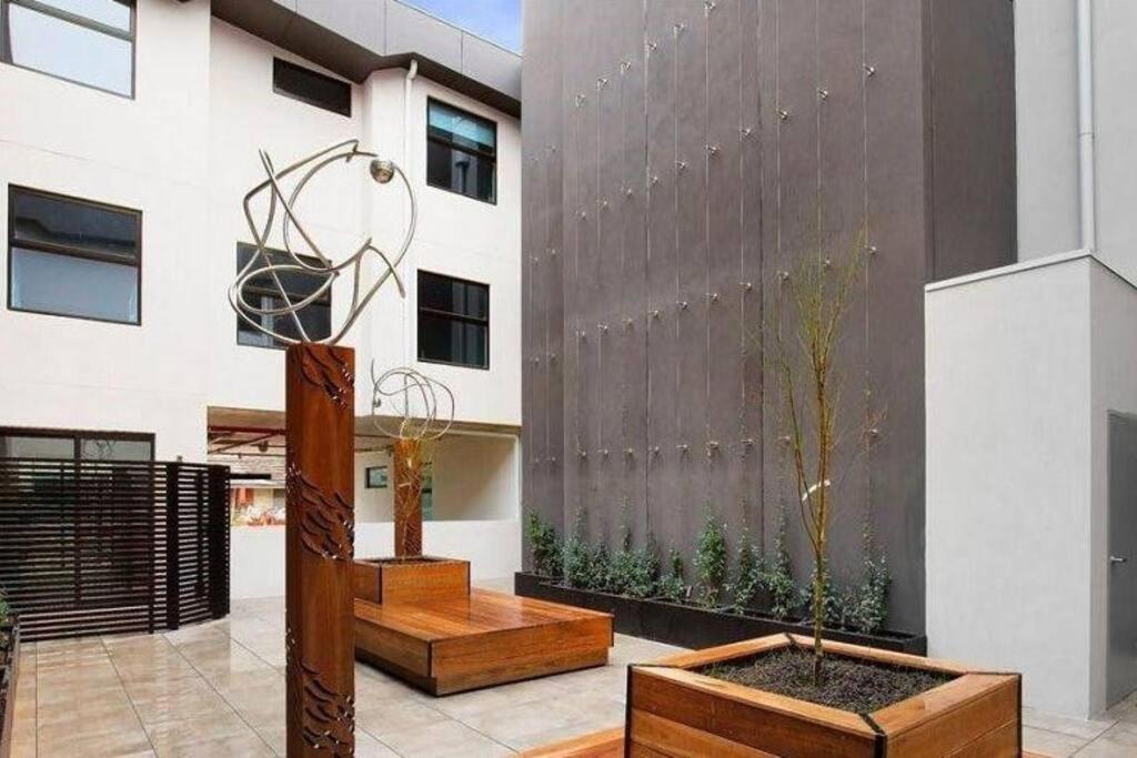 Caulfield Elegance: Chic Abode