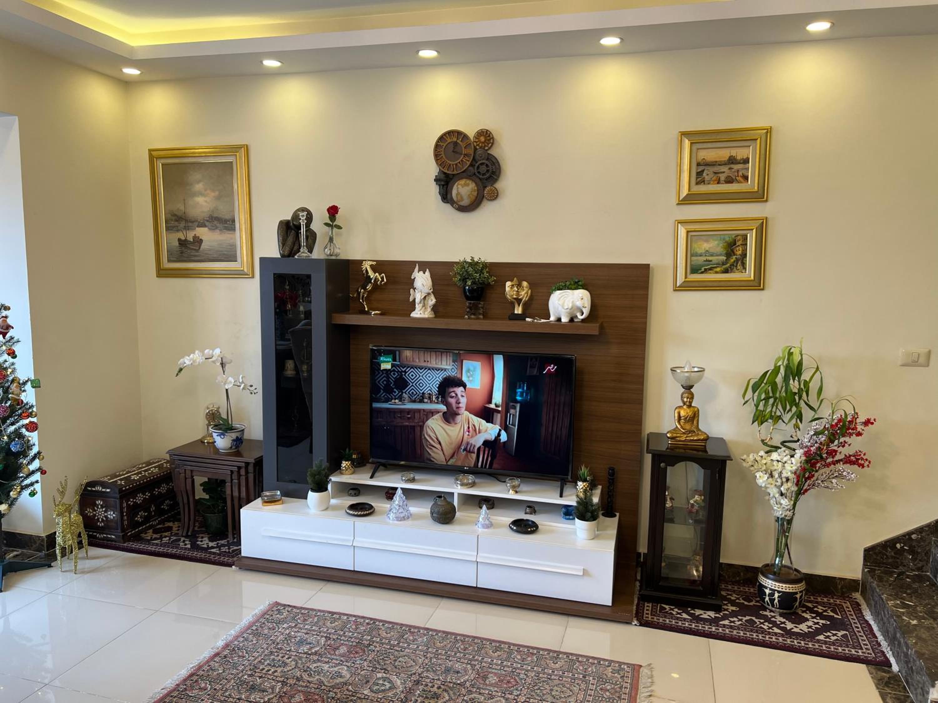 Luxury hotel apartment with pools in front AUC