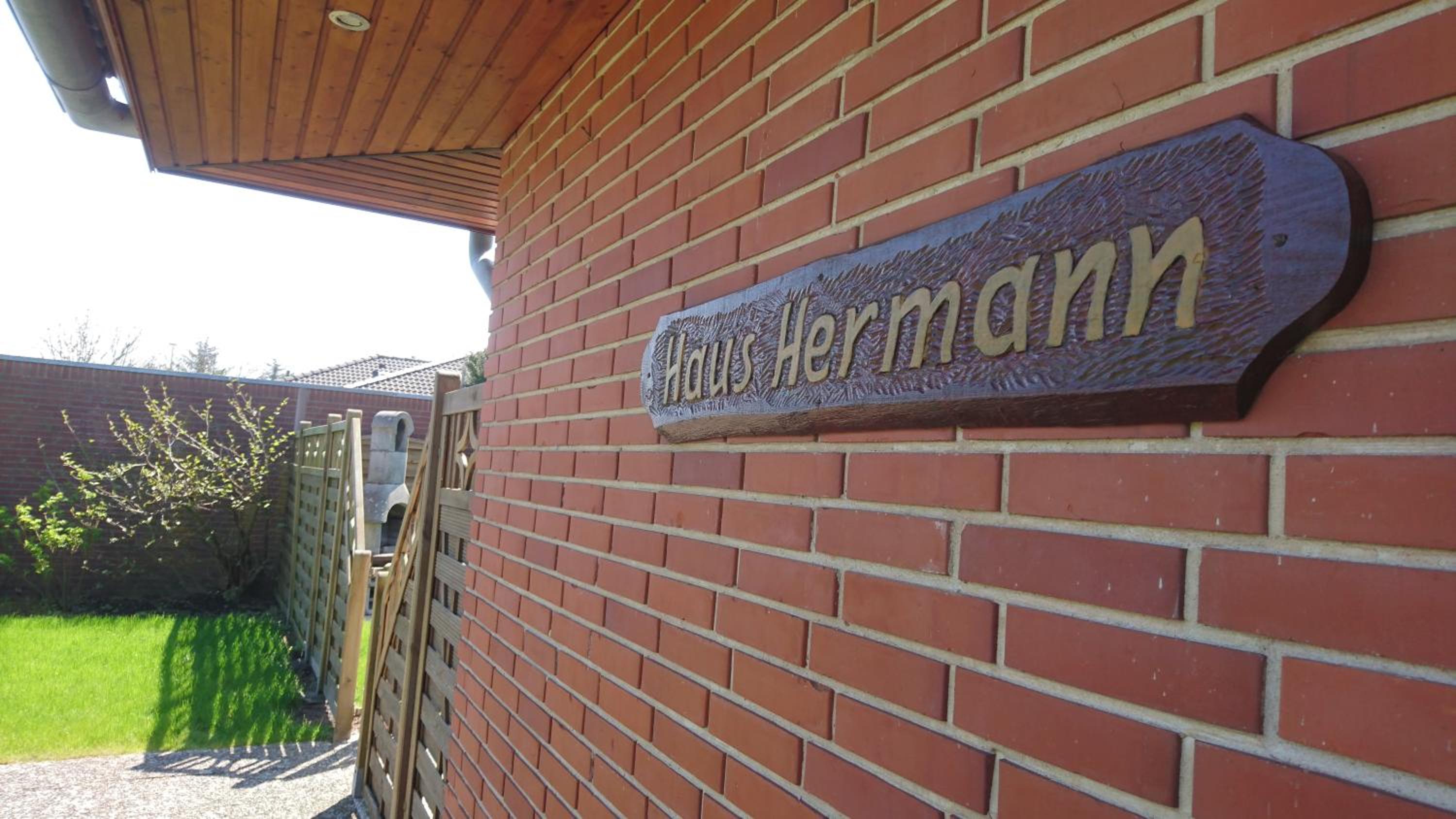 Ferienhaus Hermann mit Garten, Terrasse, Kamin und 300m zum Deich/ Salzwiesen view 2