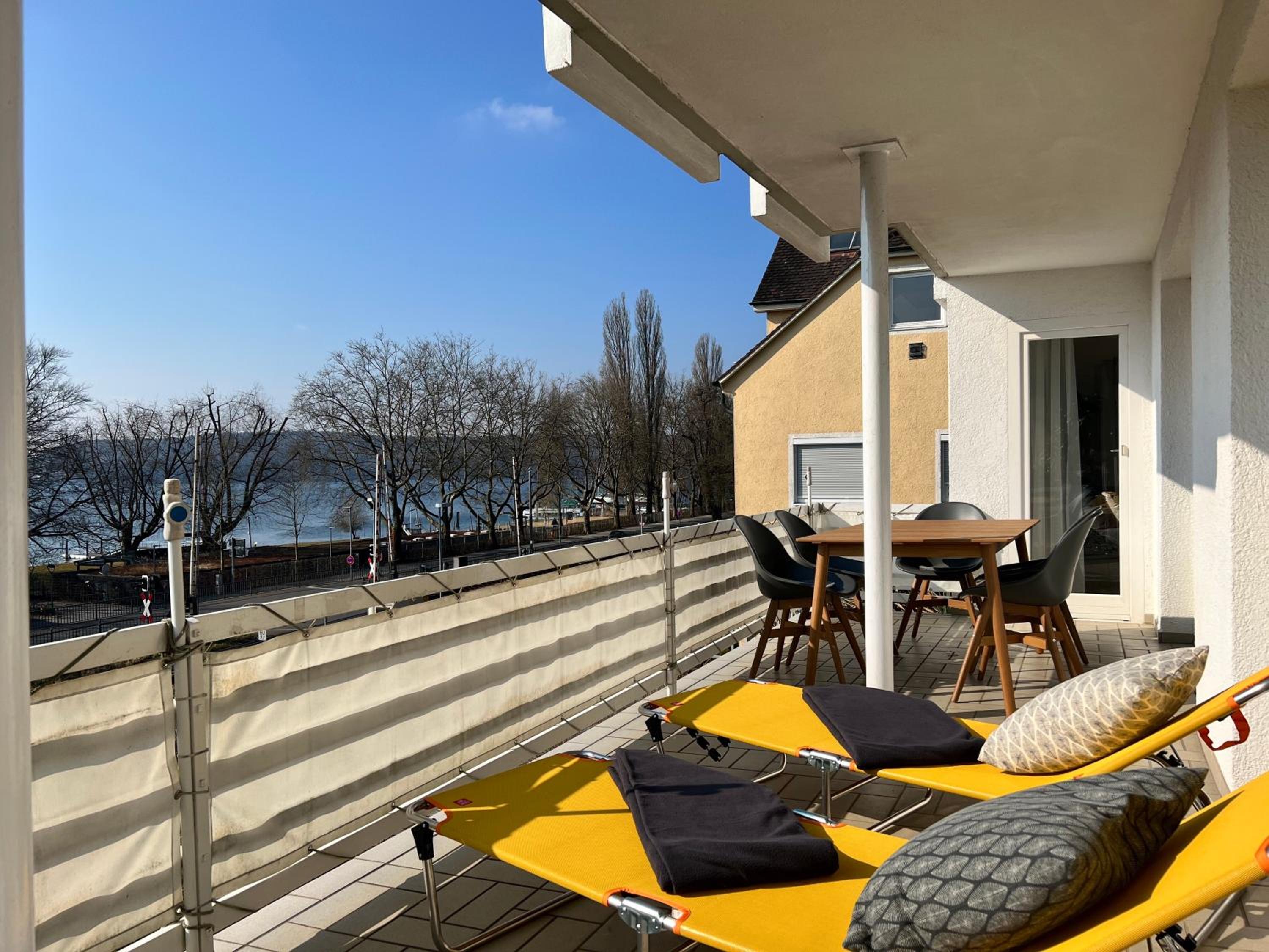 Ferienwohnung an der Bodenseetherme en Überlingen — balance & terrace
