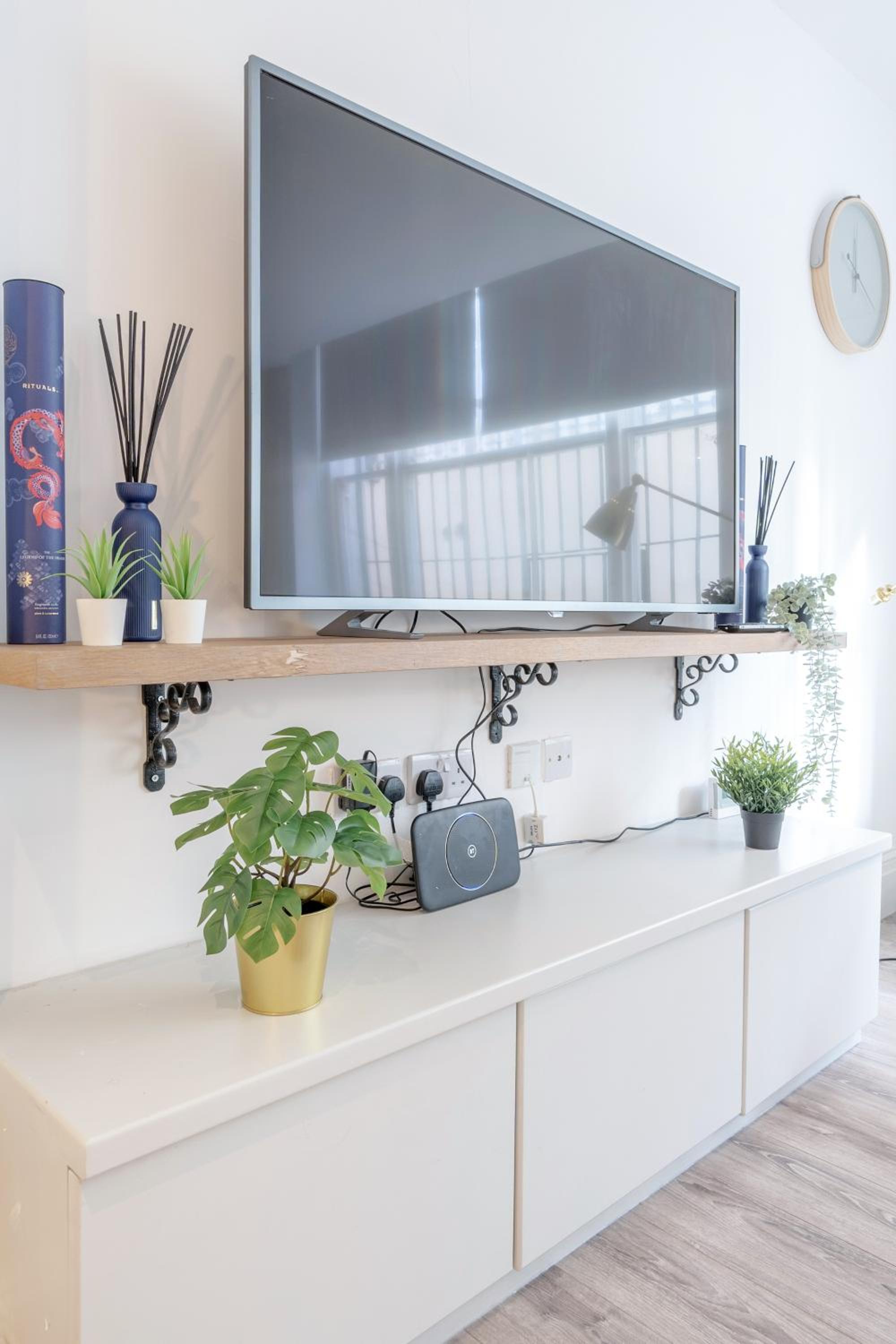 The Hyde Park Apartment - Central and Bright