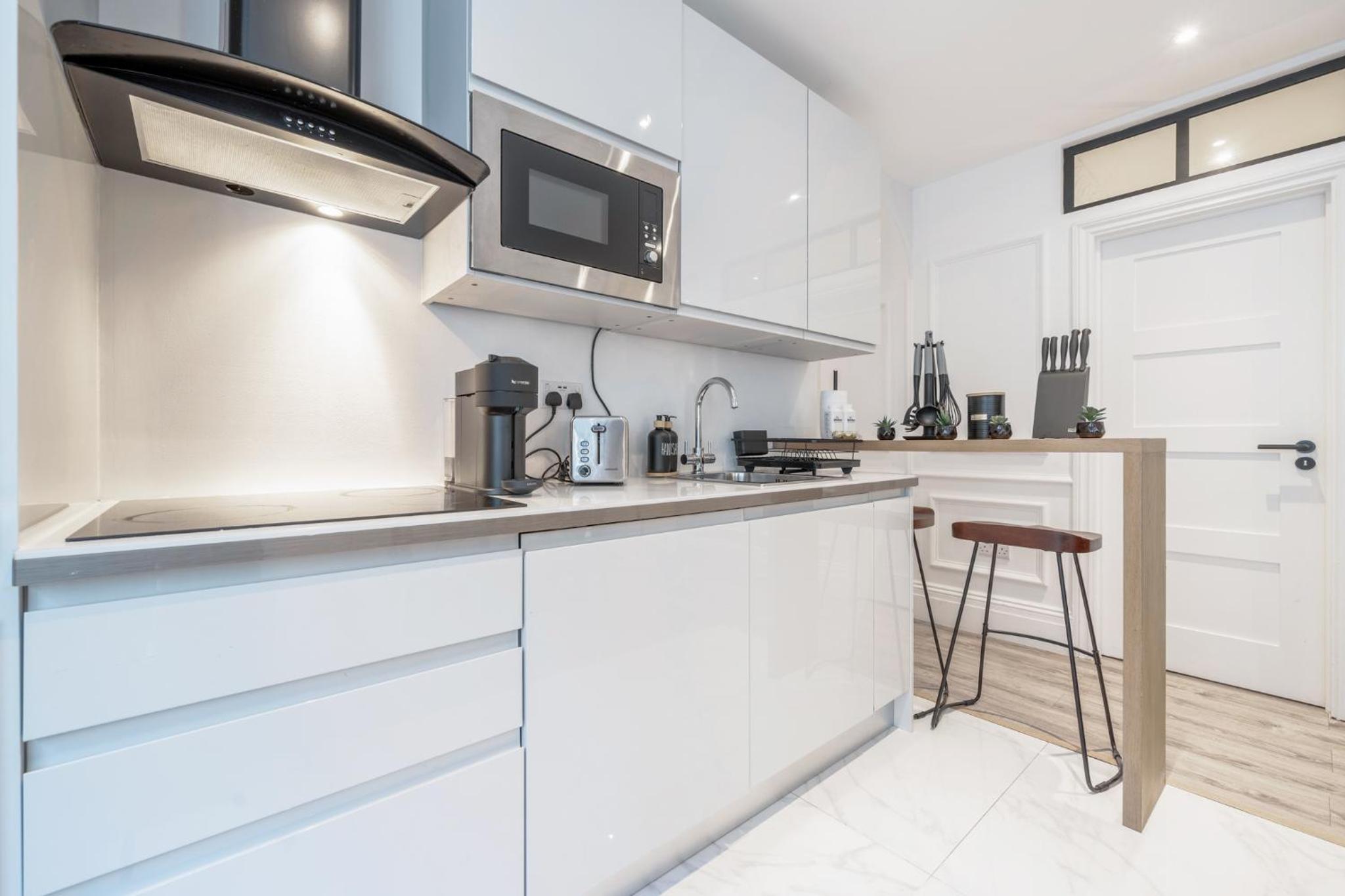 The Hyde Park Apartment - Central and Bright