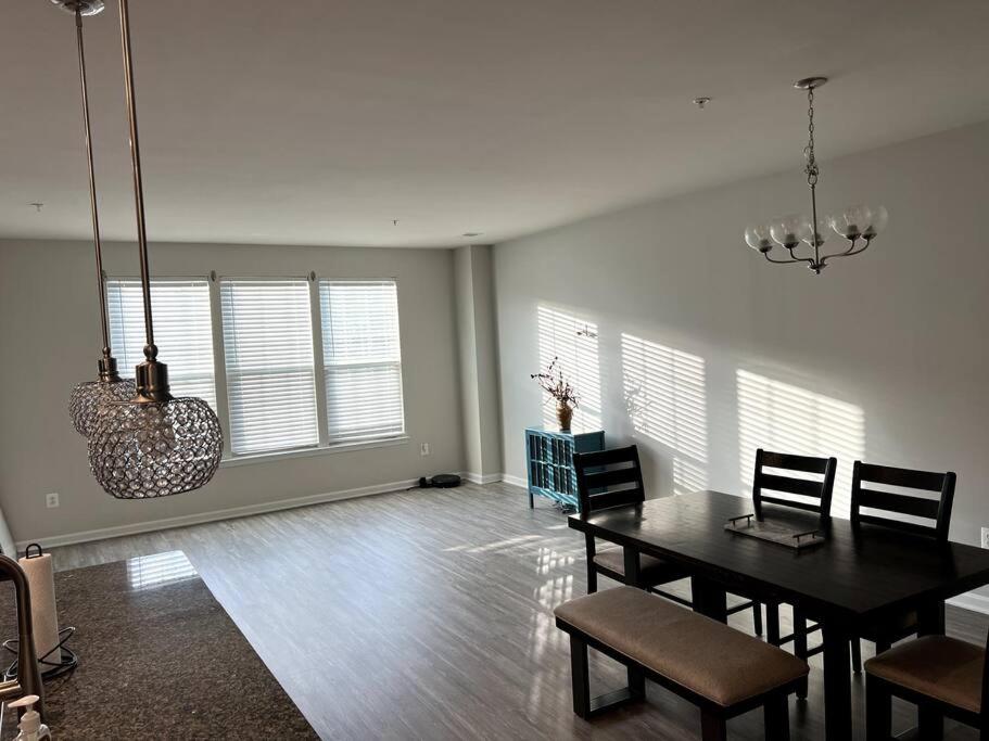 3 Bedroom Luxury Condo near NASA view 5