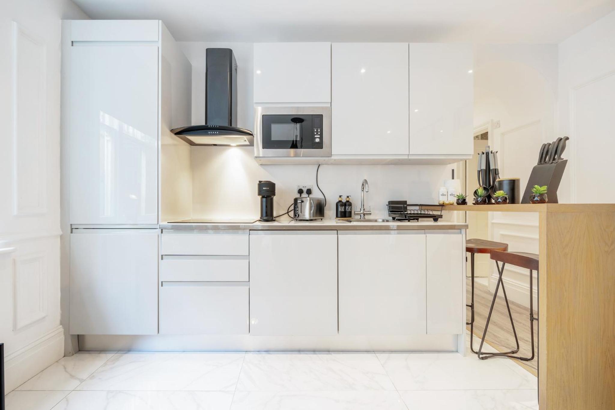 The Hyde Park Apartment - Central and Bright