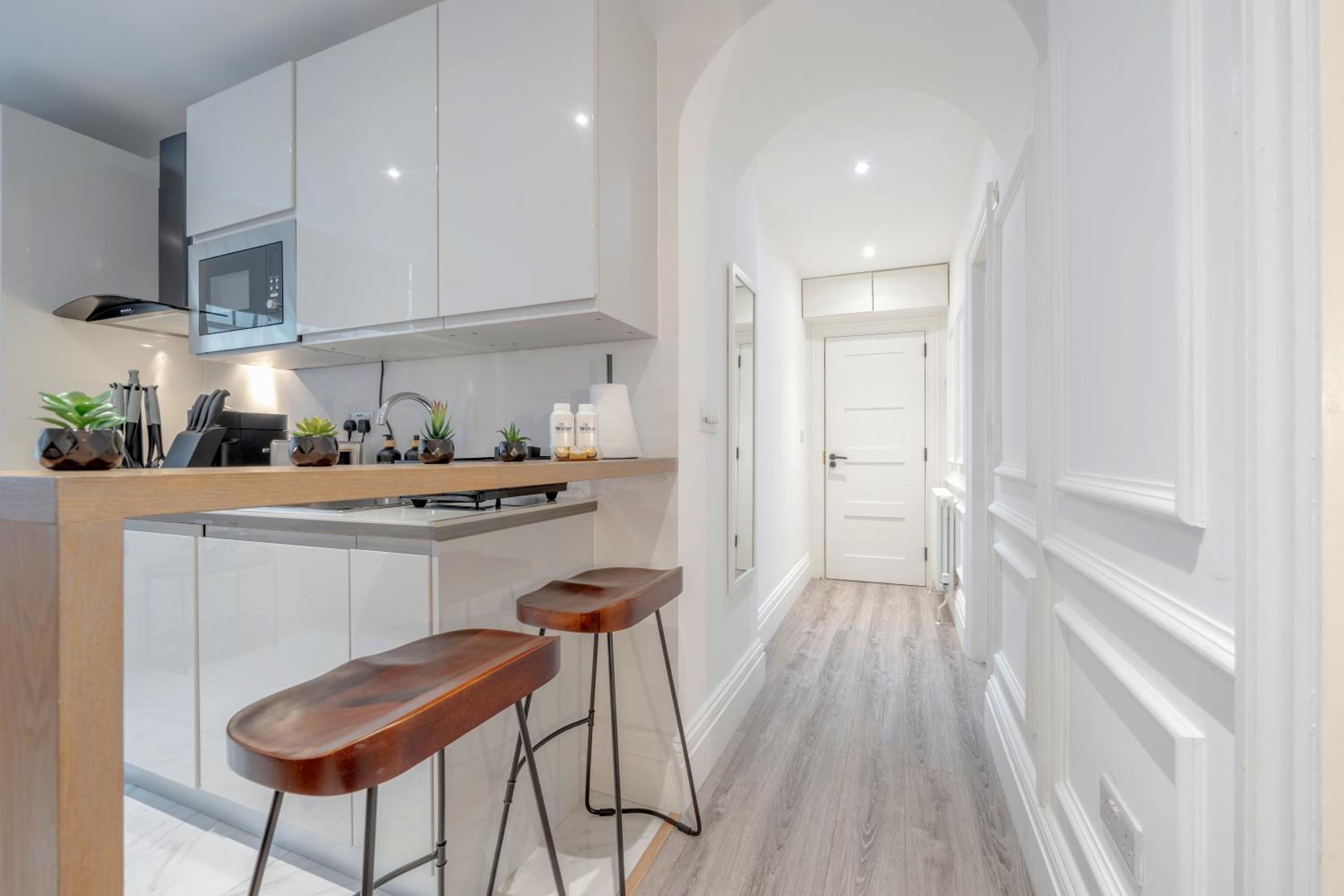 The Hyde Park Apartment - Central and Bright