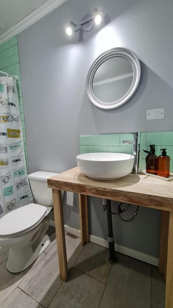 Agradable casa con Tina de agua Caliente y Piscina
