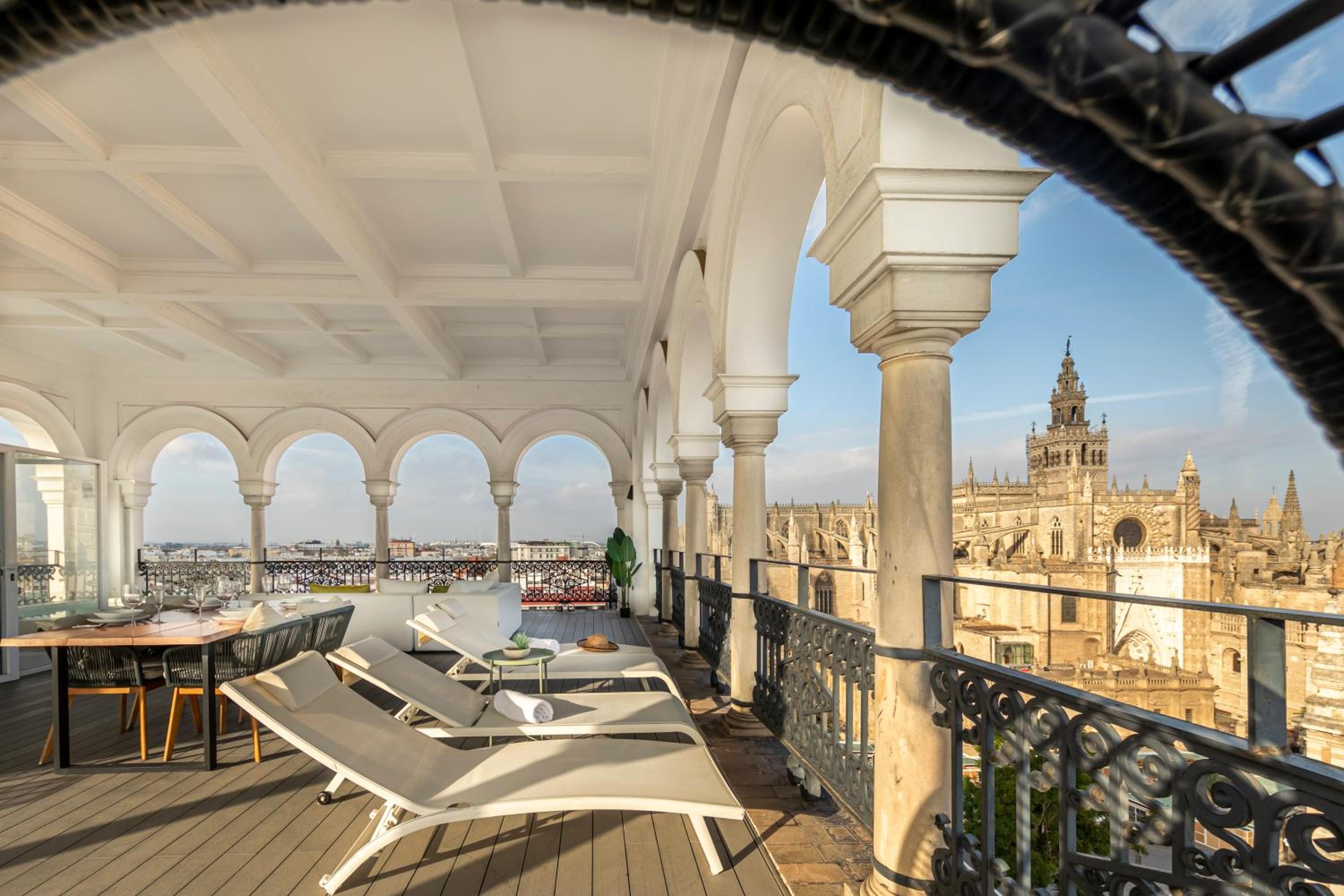 ISG Apartments The most Exclusive apartment in Sevillaparking