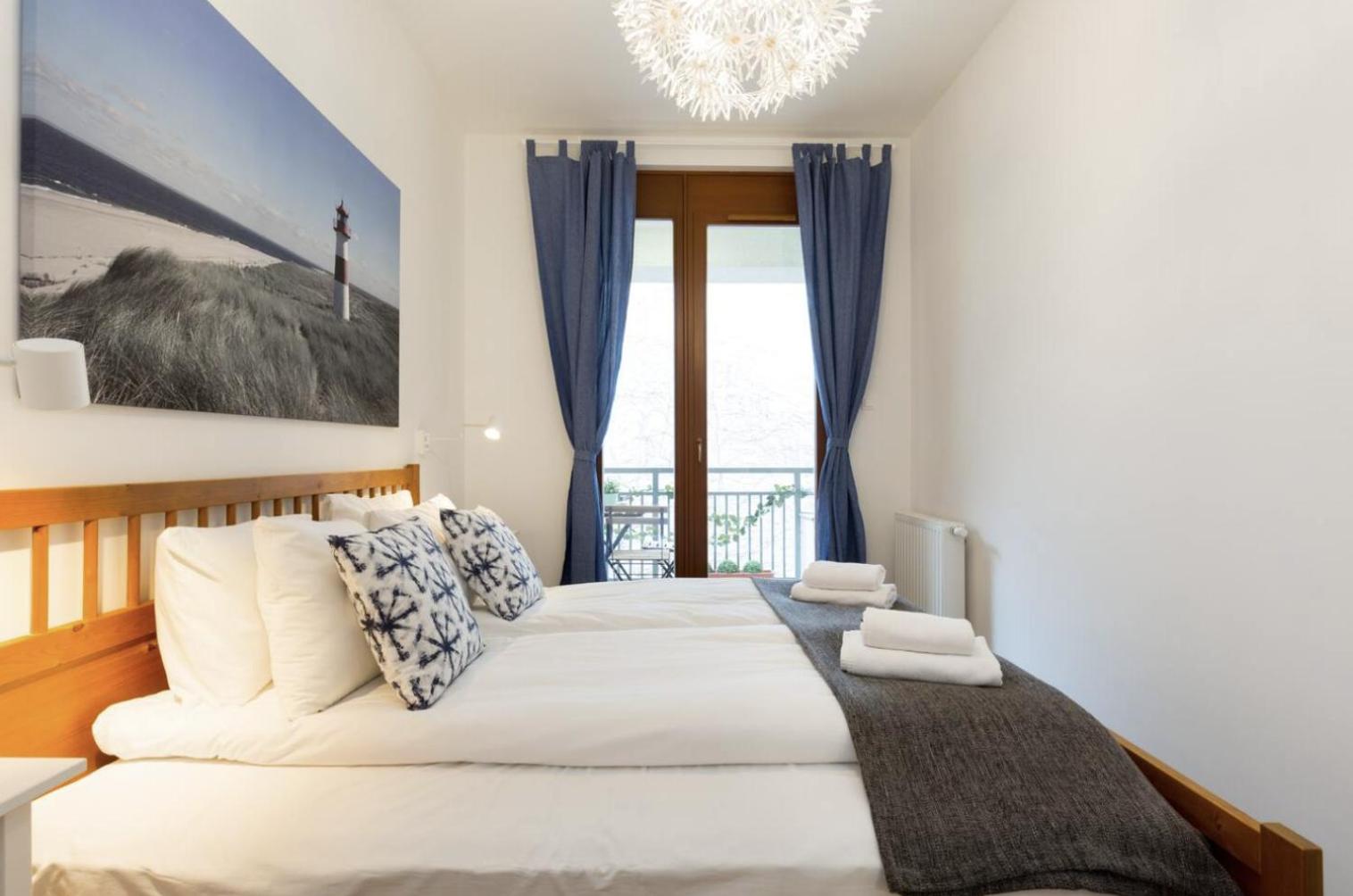 Kazinczy 3 Jewish HQ Bedroom + Living with Balcony view 4