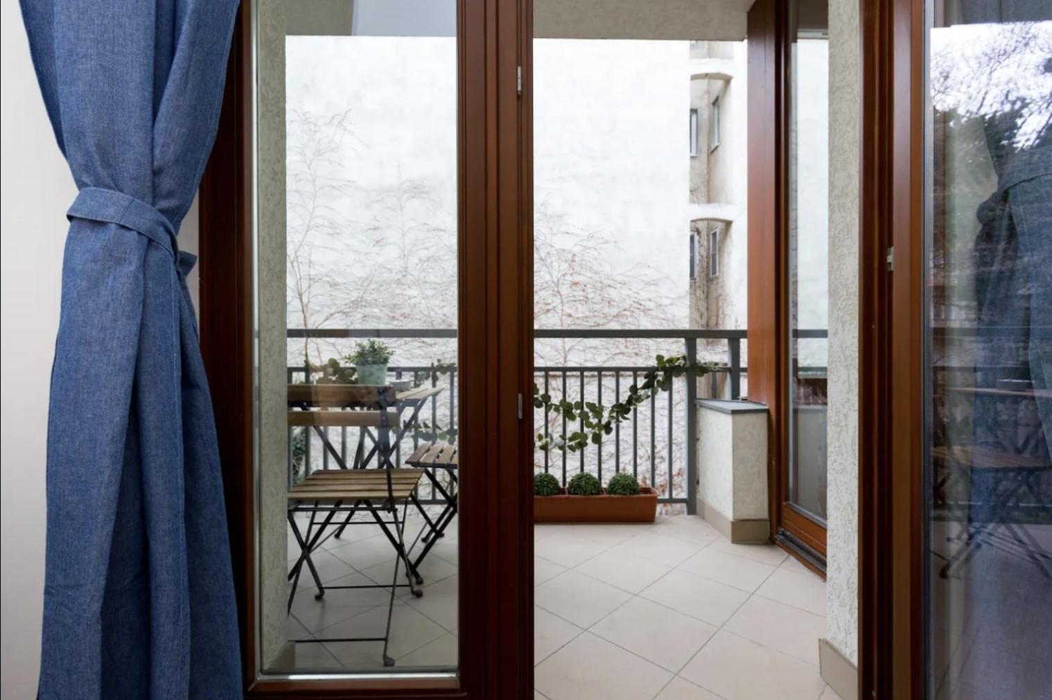 Kazinczy 3 Jewish HQ Bedroom + Living with Balcony view 5