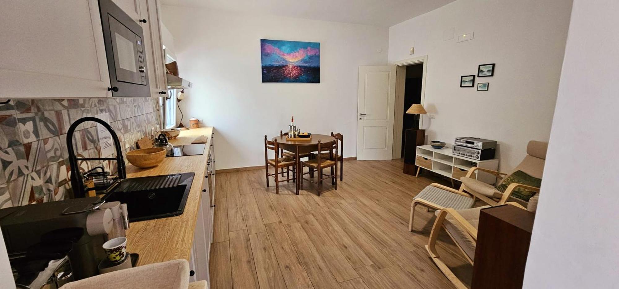 Seaside Villa with Hot Tub, 5mins walk from the sea view 4