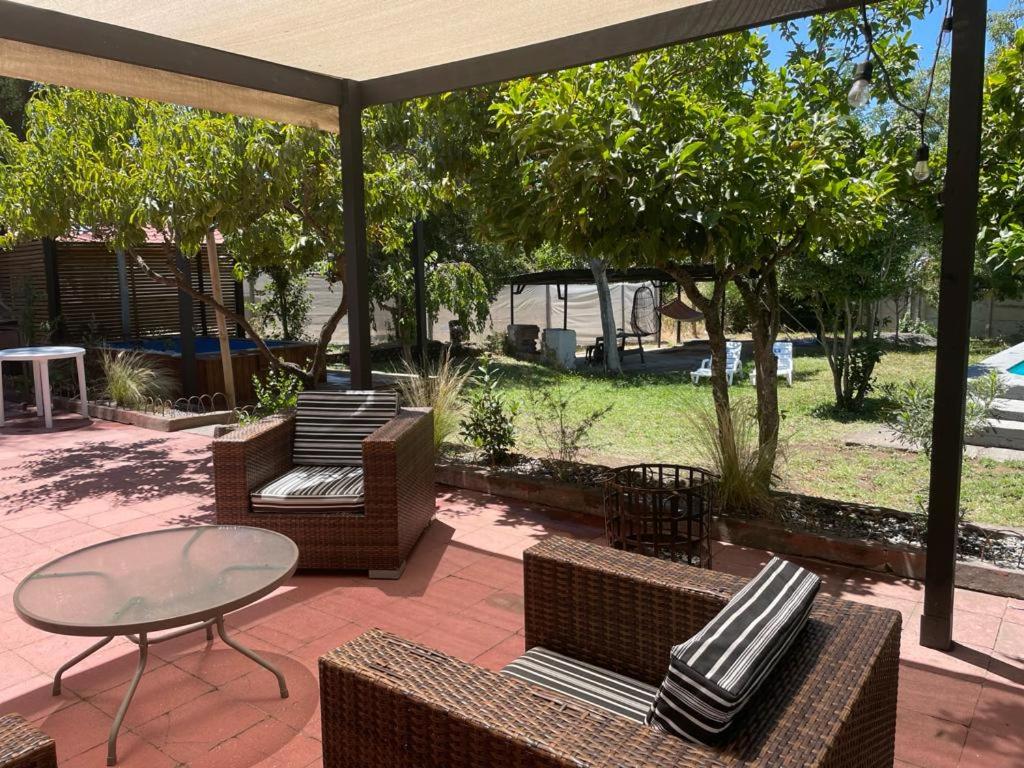 Agradable casa con Tina de agua Caliente y Piscina