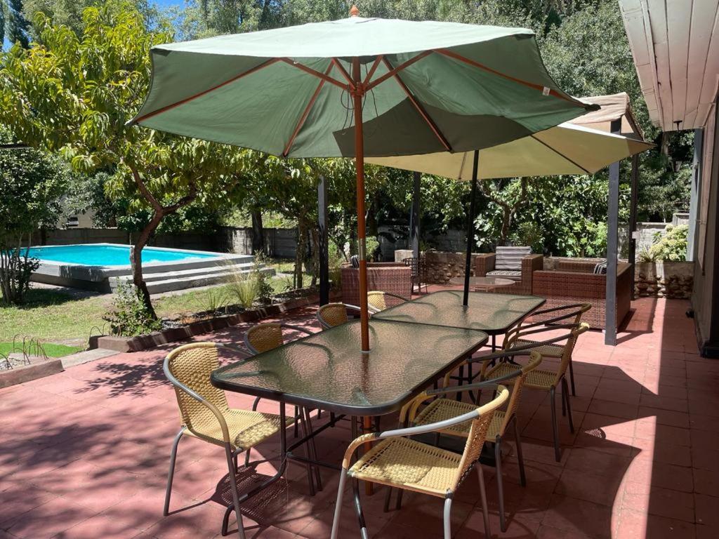 Agradable casa con Tina de agua Caliente y Piscina