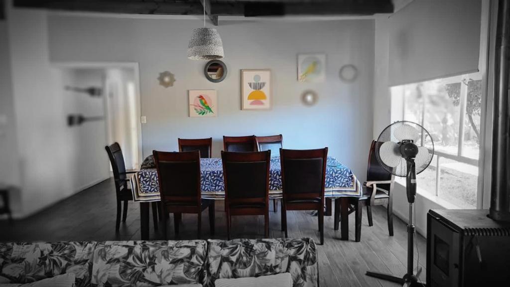 Agradable casa con Tina de agua Caliente y Piscina