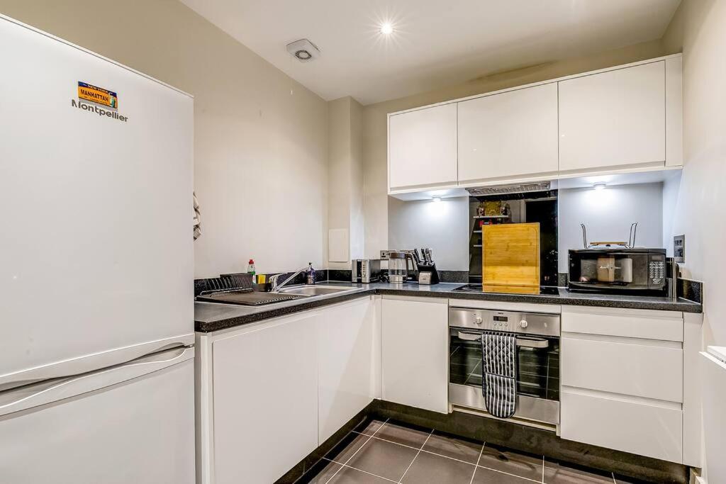 7Nights Special l Modern Apartment l Sleeps Up to 8 l Cozy 2 Bedrooms Apt By Capital Retreats Short Lets & Serviced Accommodation in Colindale With Free WI view 2