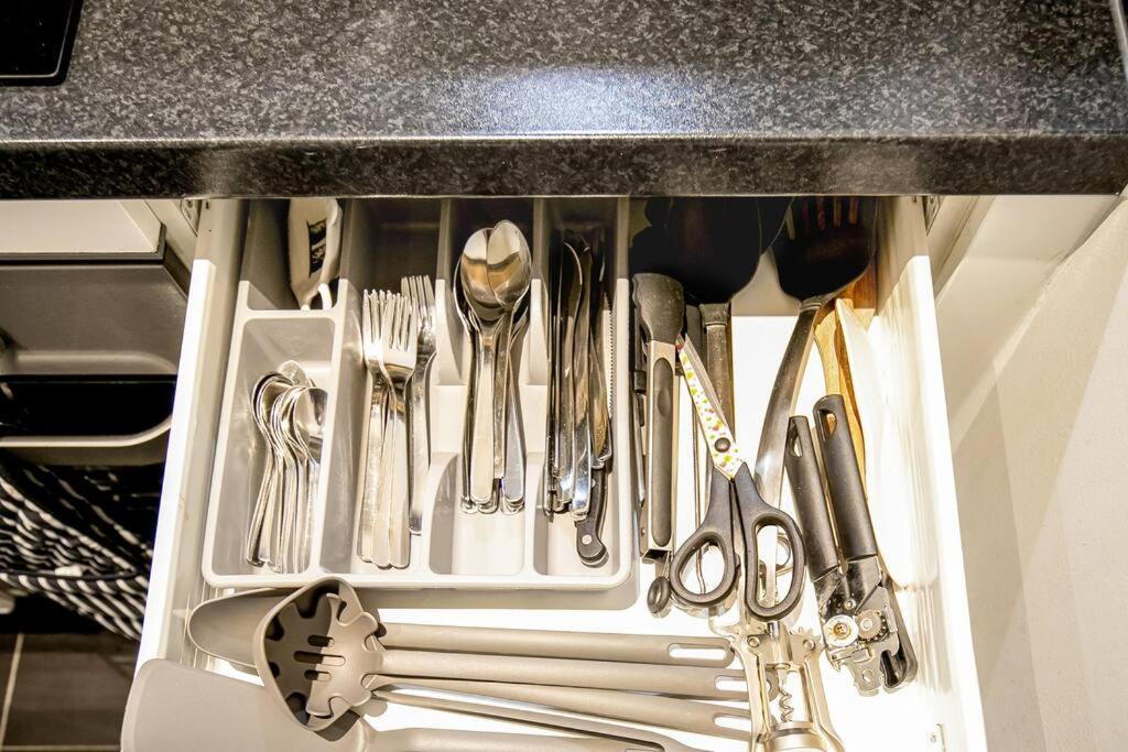 7Nights Special l Modern Apartment l Sleeps Up to 8 l Cozy 2 Bedrooms Apt By Capital Retreats Short Lets & Serviced Accommodation in Colindale With Free WI view 3