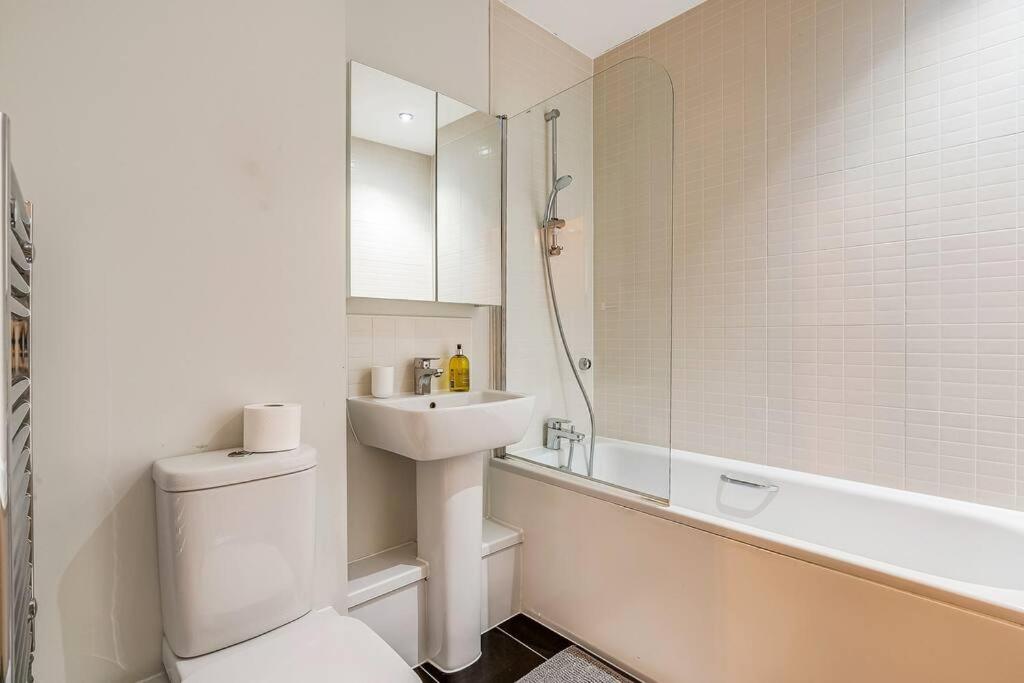 7Nights Special l Modern Apartment l Sleeps Up to 8 l Cozy 2 Bedrooms Apt By Capital Retreats Short Lets & Serviced Accommodation in Colindale With Free WI view 5