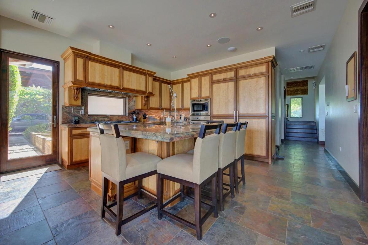 Stepping Stone 4 BR East End