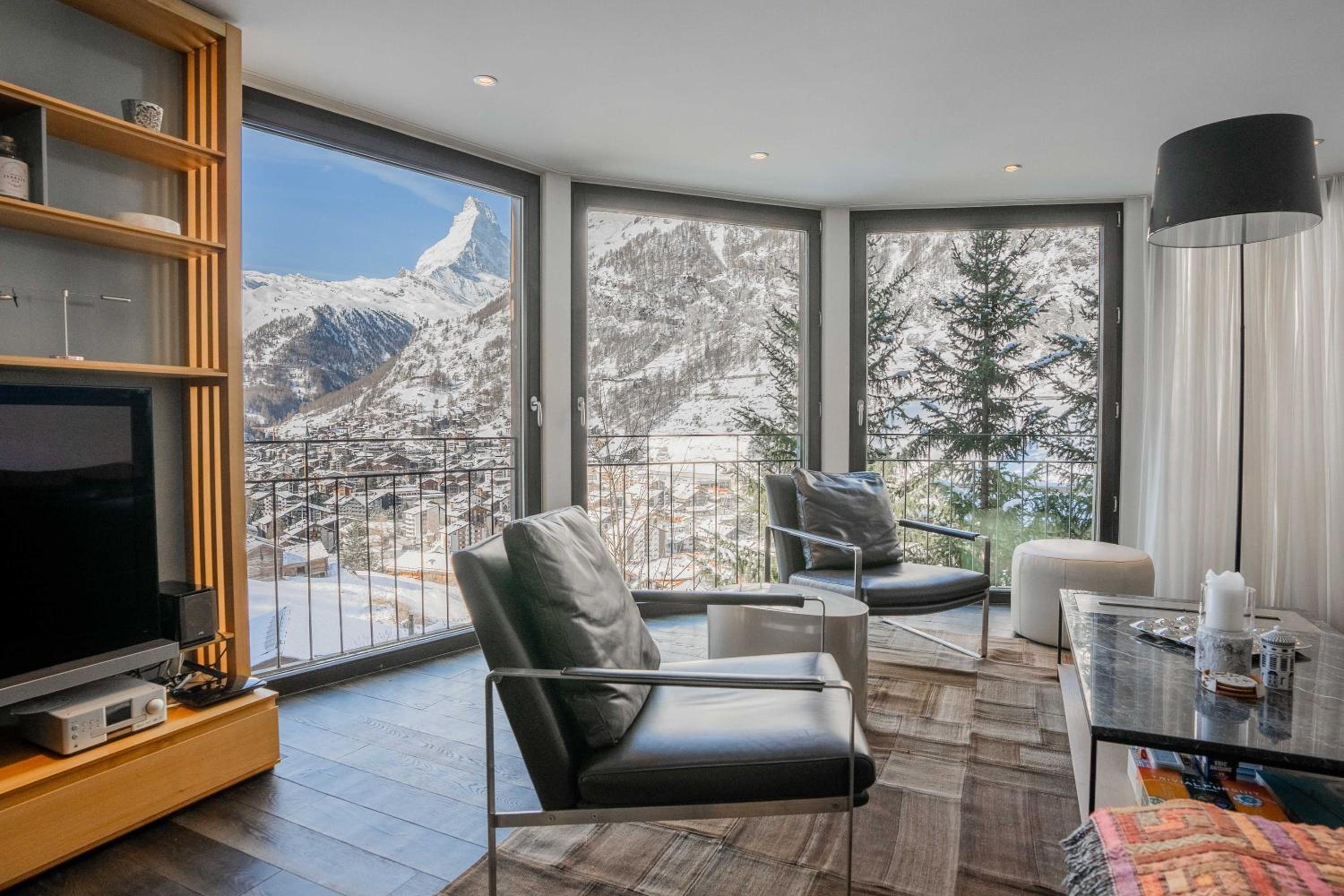 Denali Apartment by HomeFlow