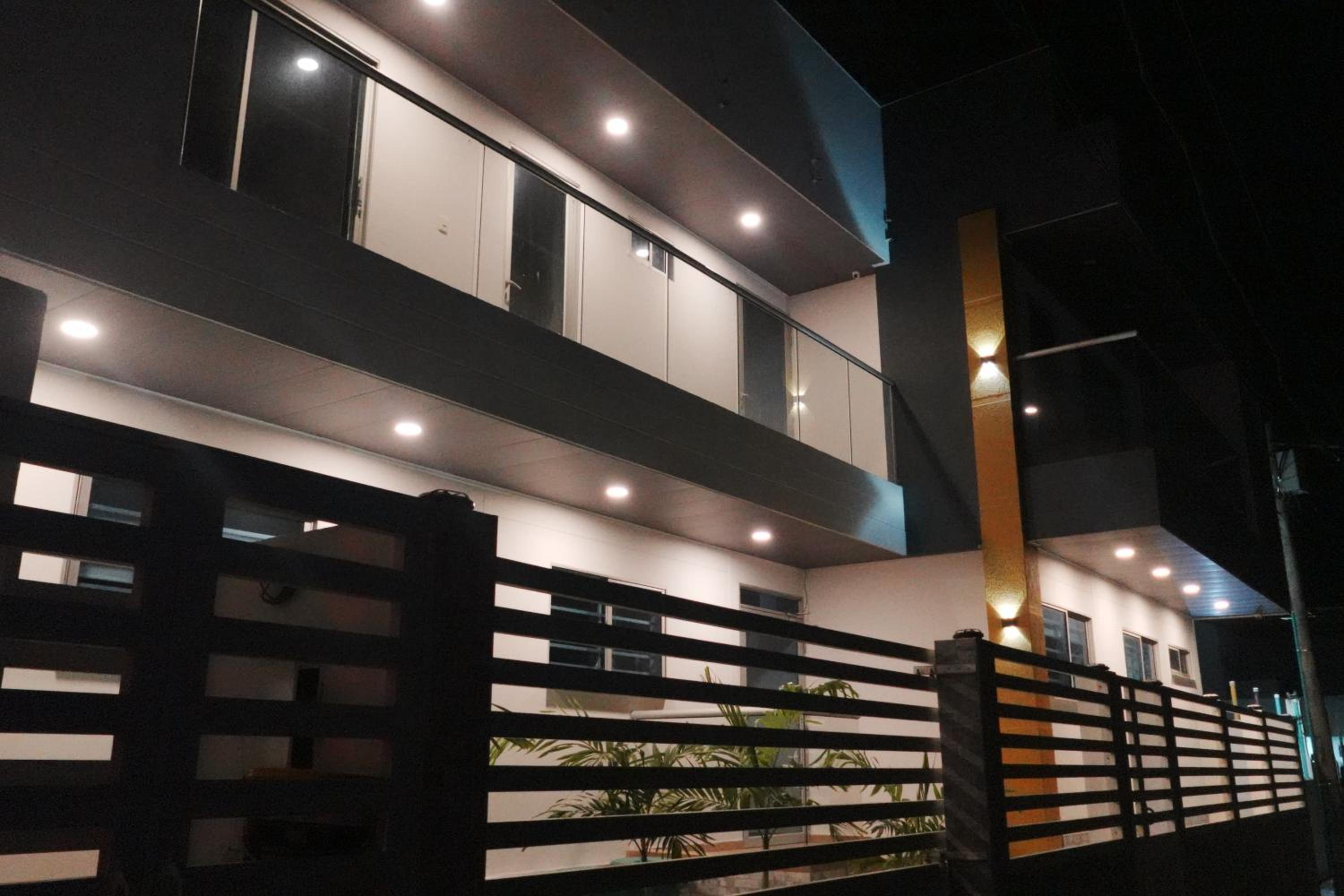 Saphire Apartments