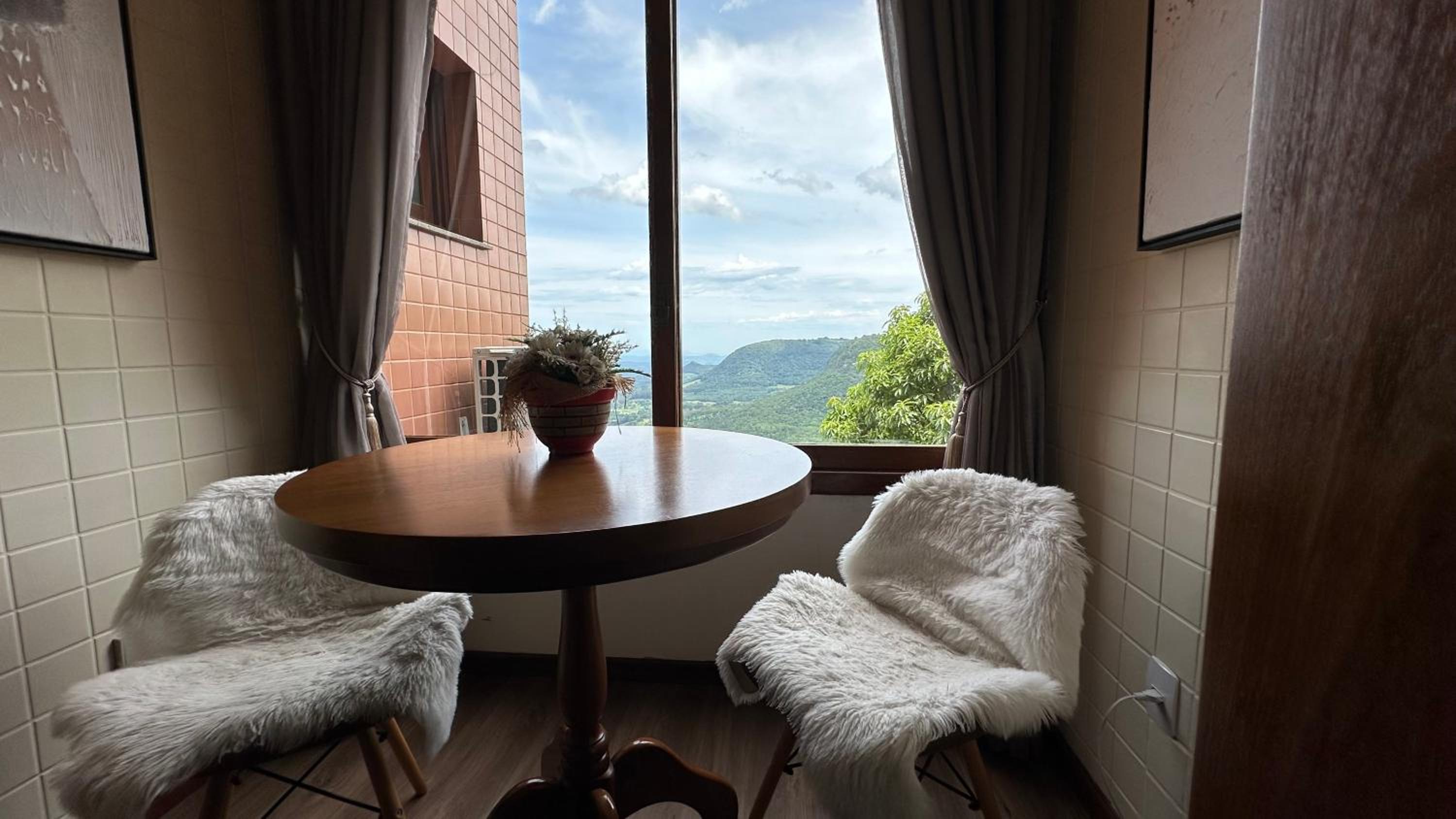 Vista Única Gramado|Próx. Centro|Lareira|5 Pessoas