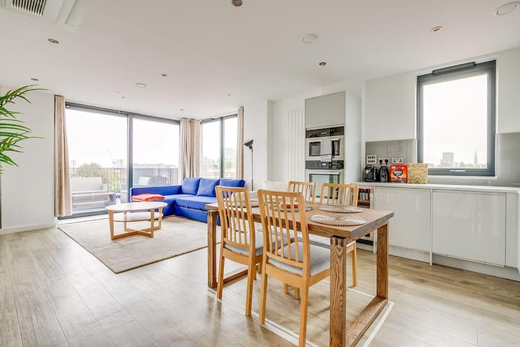 Last-Minute Grabs l Cozy Apt in Camden Town By Capital Retreats Short Lets & Serviced Accommodation London With Balcony, Free WiFi