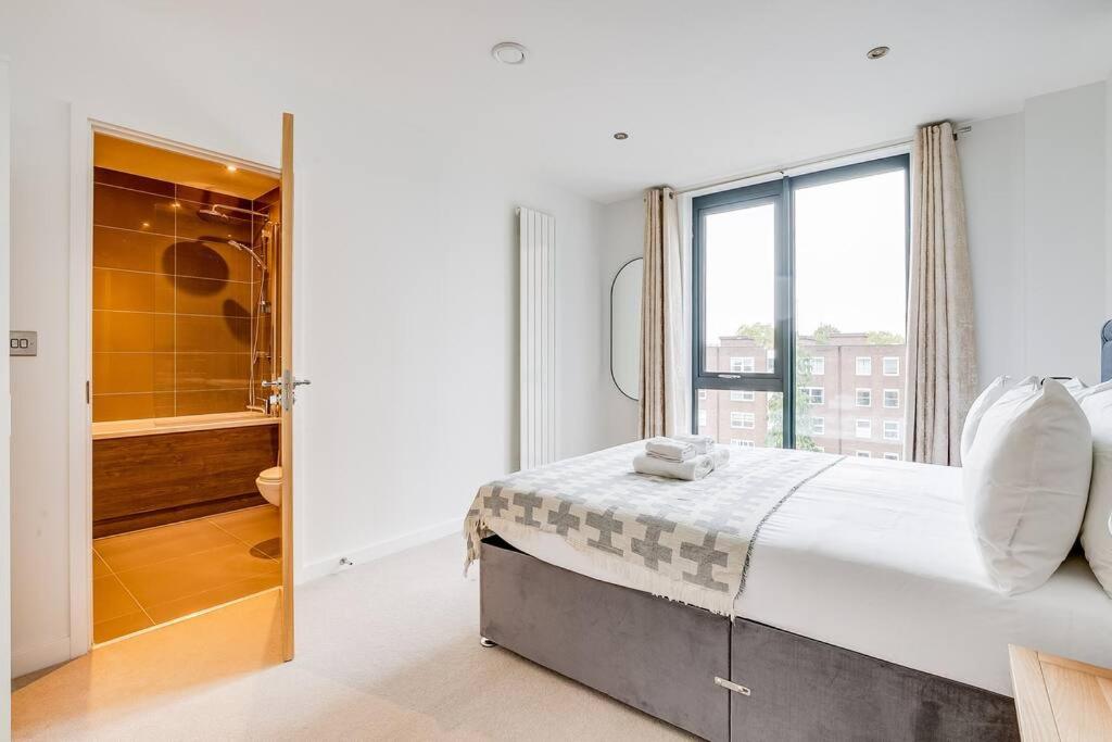 Last-Minute Grabs l Cozy Apt in Camden Town By Capital Retreats Short Lets & Serviced Accommodation London With Balcony, Free WiFi