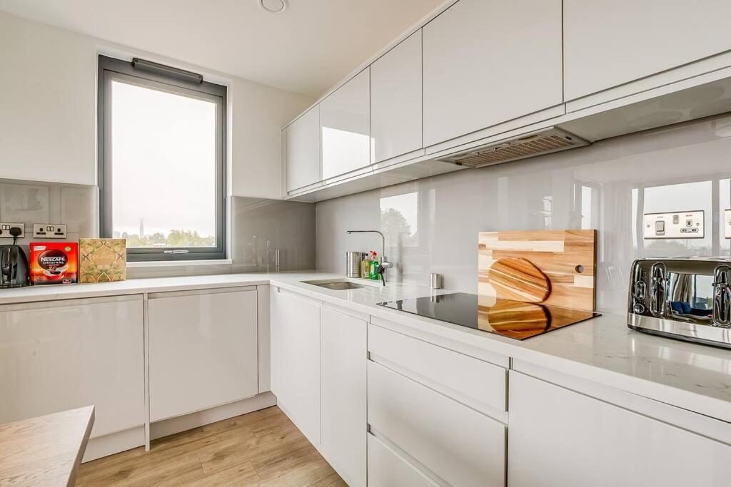 Last-Minute Grabs l Cozy Apt in Camden Town By Capital Retreats Short Lets & Serviced Accommodation London With Balcony, Free WiFi