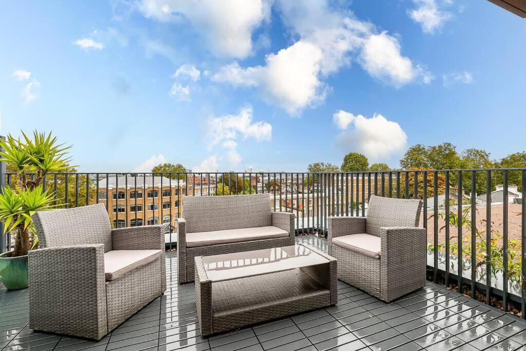 Last-Minute Grabs l Cozy Apt in Camden Town By Capital Retreats Short Lets & Serviced Accommodation London With Balcony, Free WiFi