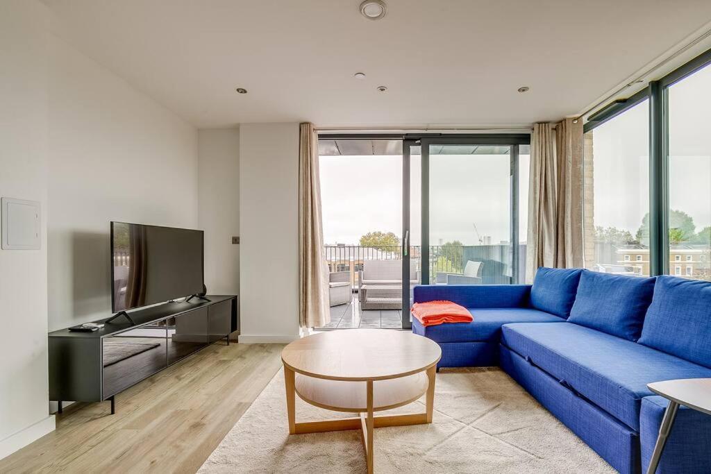 Last-Minute Grabs l Cozy Apt in Camden Town By Capital Retreats Short Lets & Serviced Accommodation London With Balcony, Free WiFi